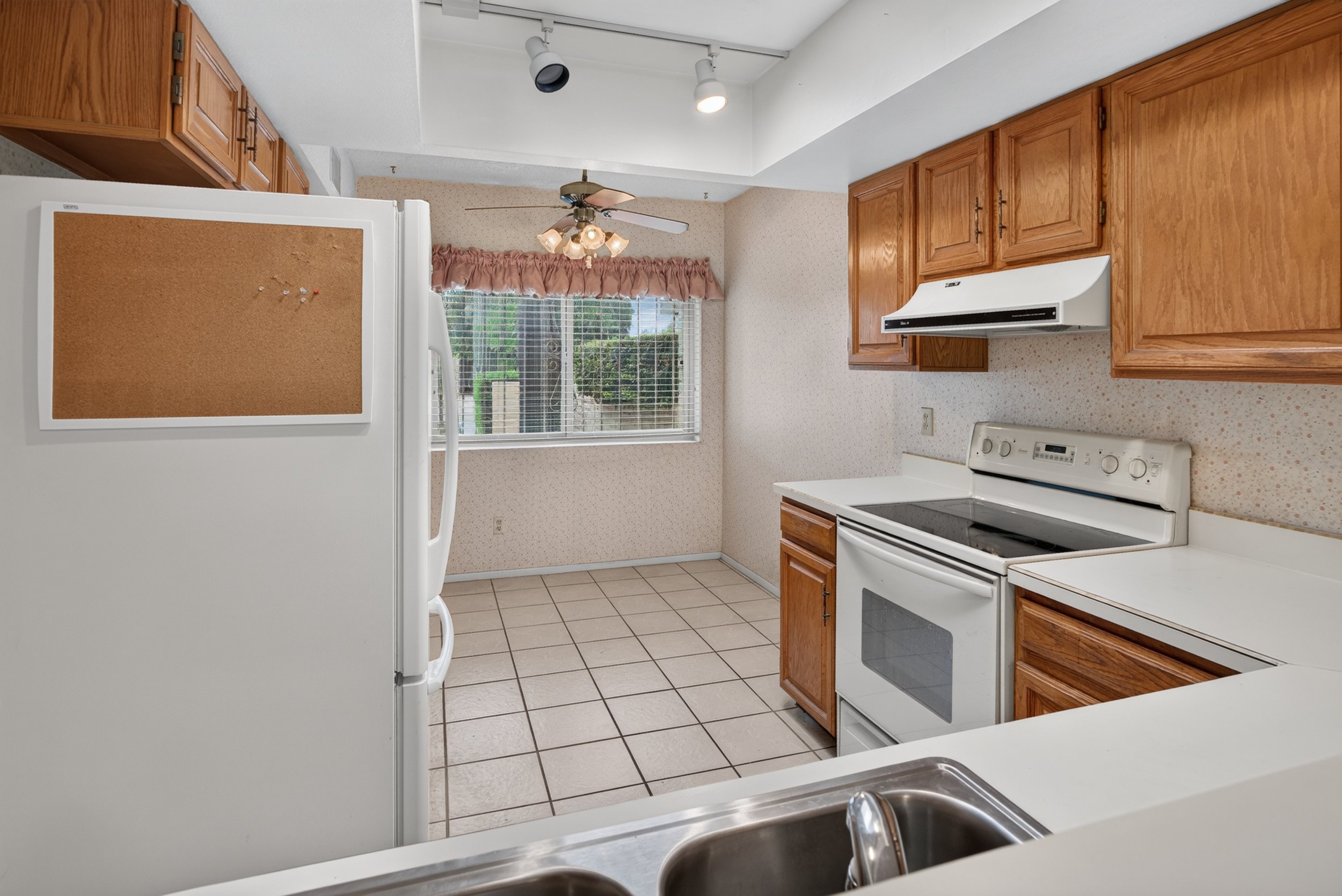 9 Kitchen photo a.jpg