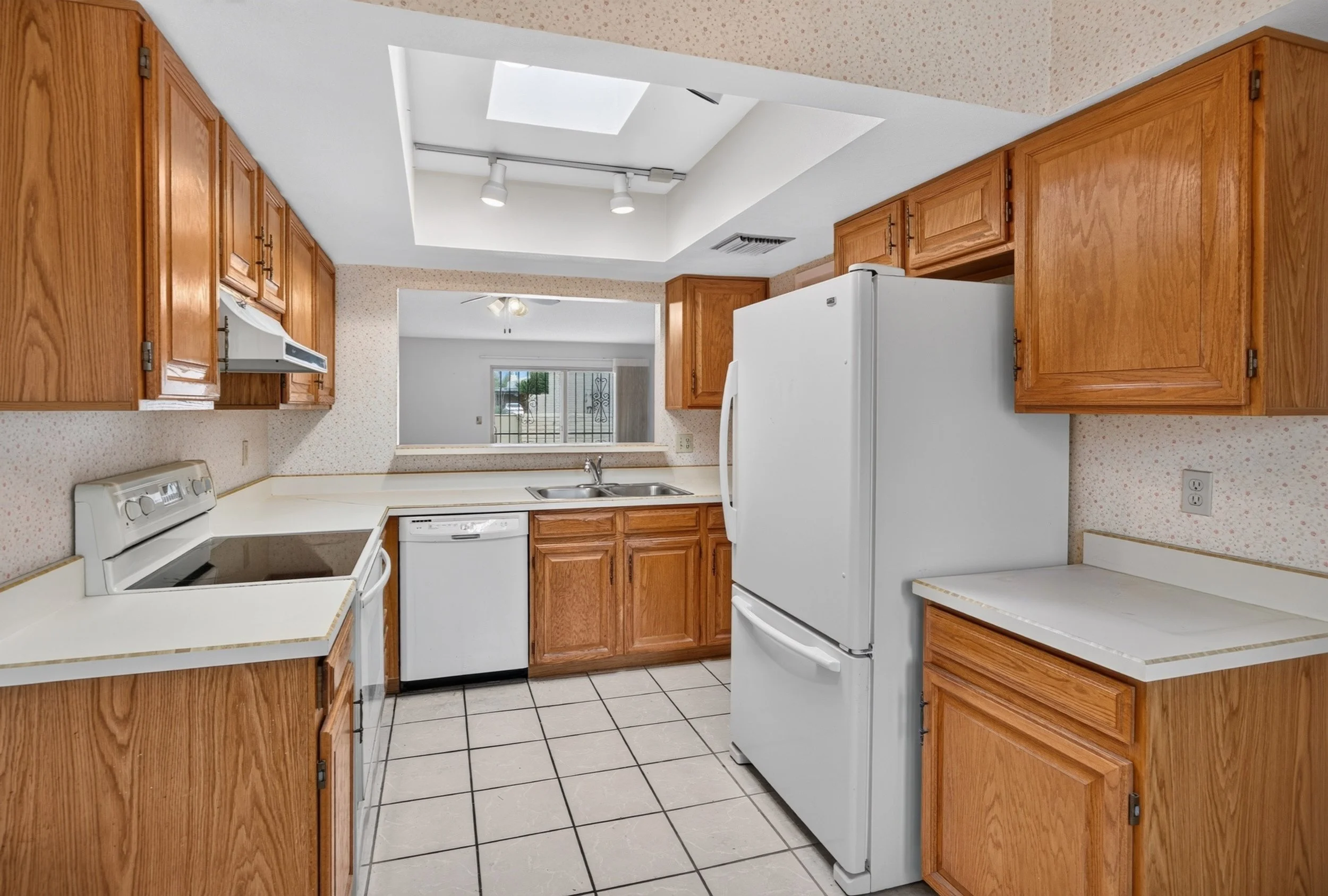 12 Kitchen photo d.jpg