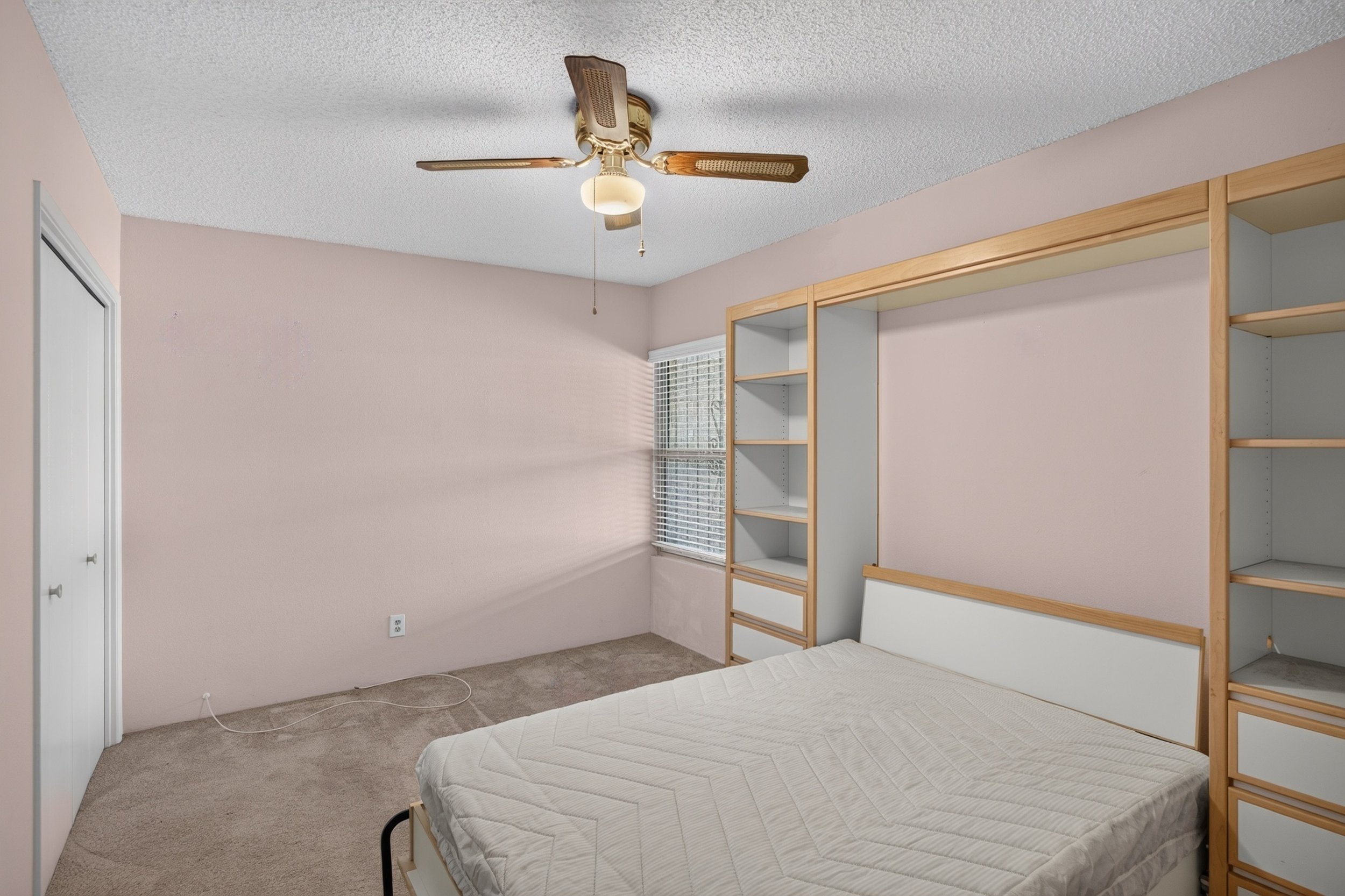18 Bedroom photo b.jpg