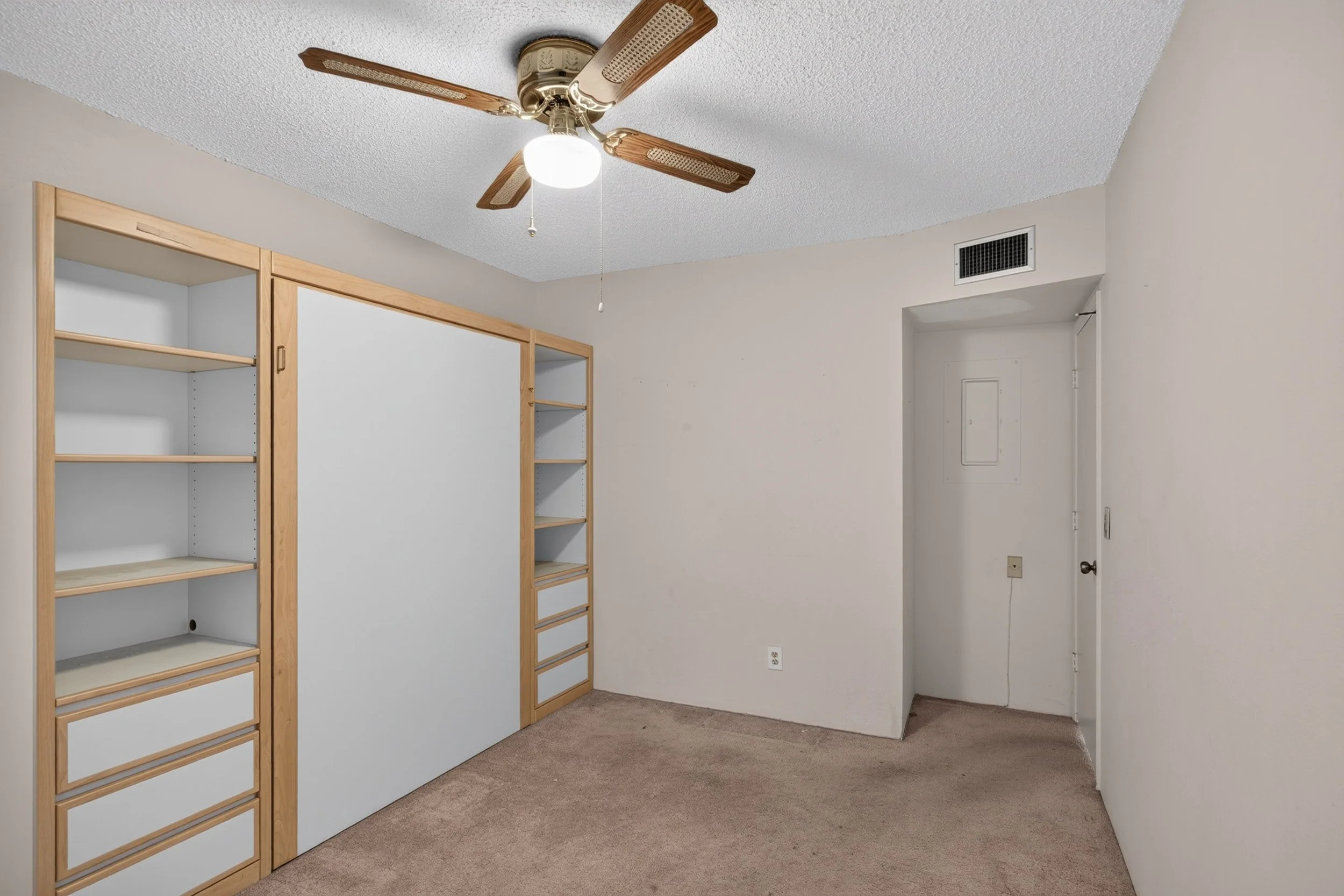 19 Bedroom photo c.jpg