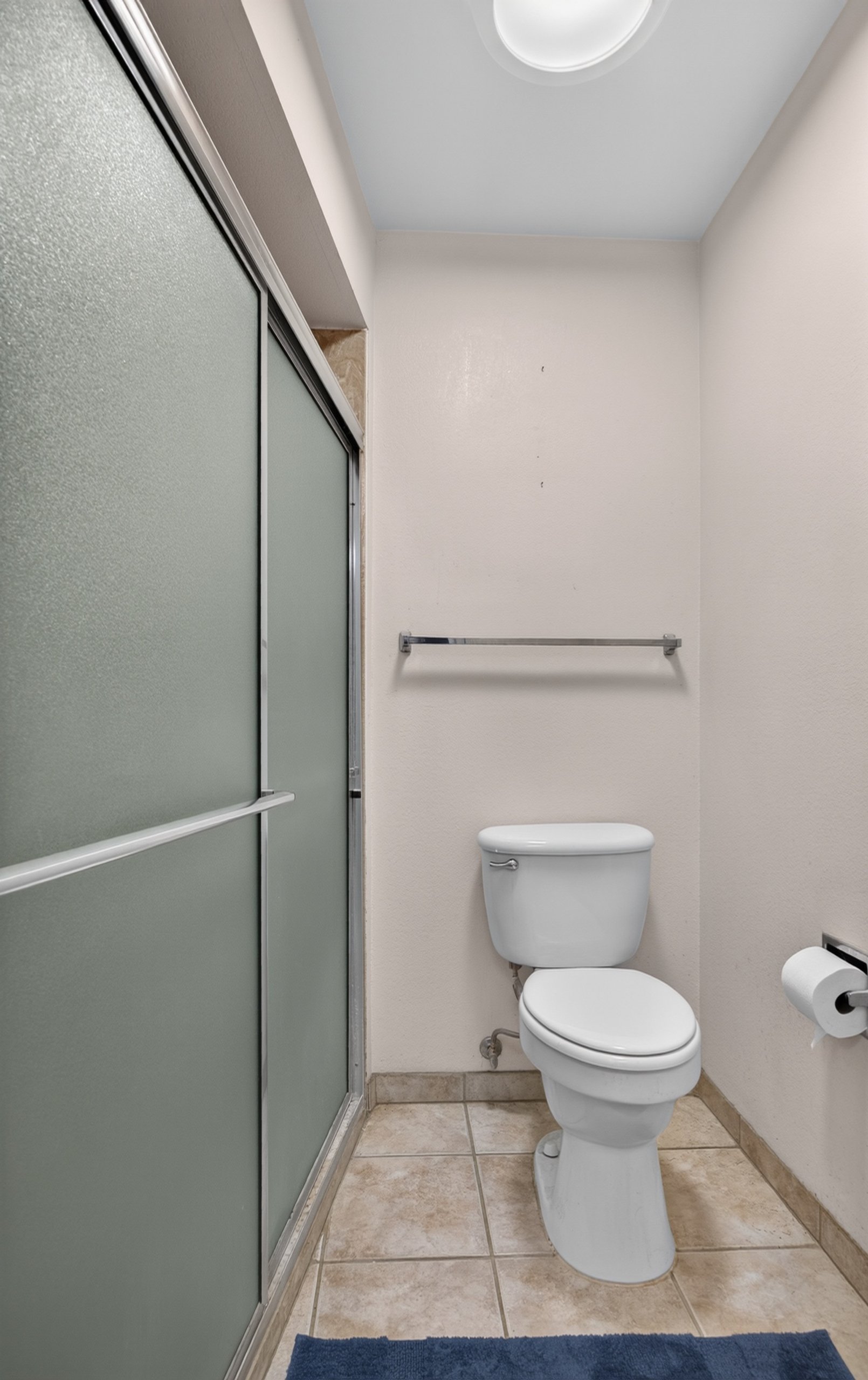 26 Main Bathroom photo b.jpg