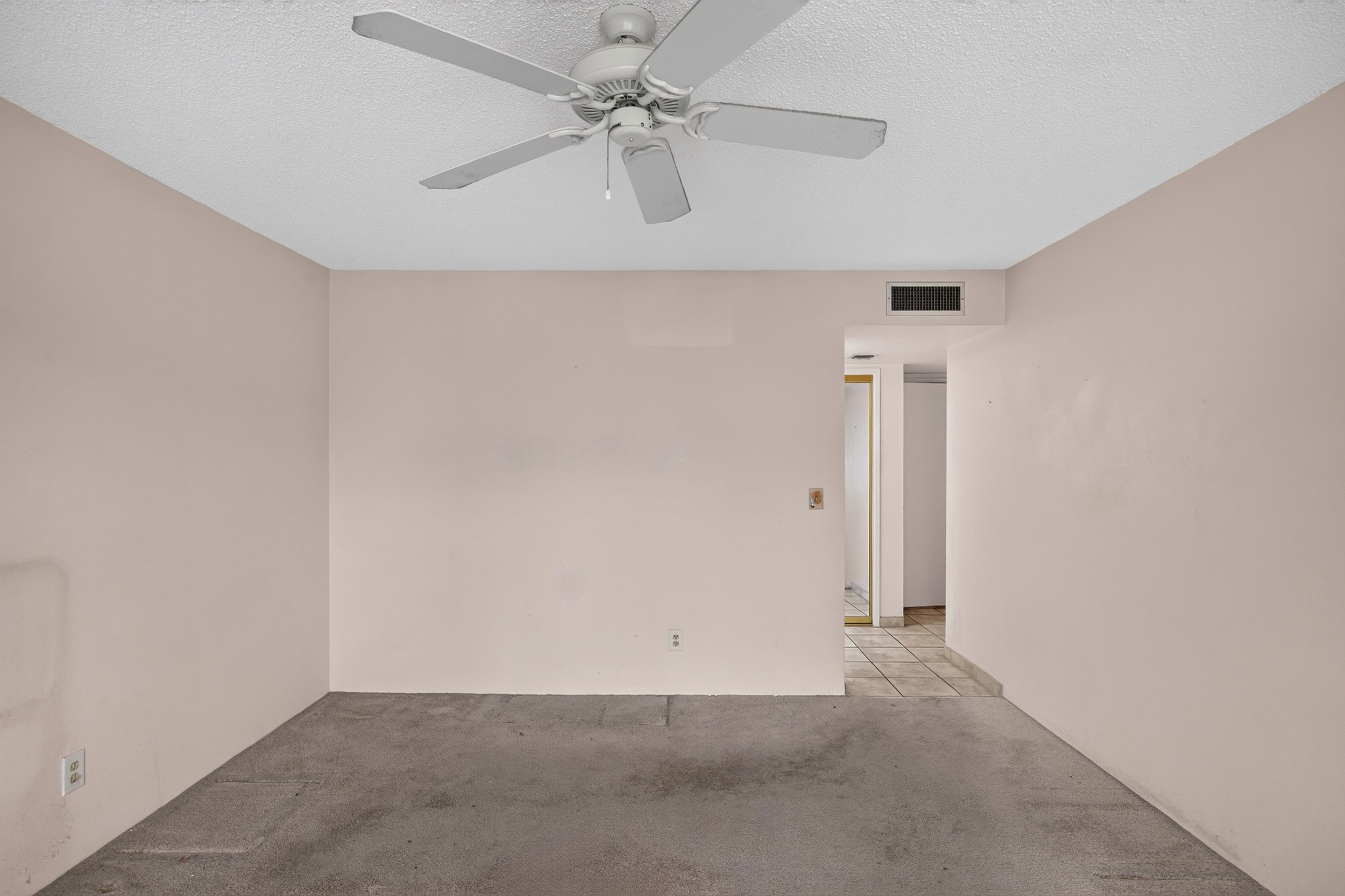 29 Main Bedroom photo c.jpg