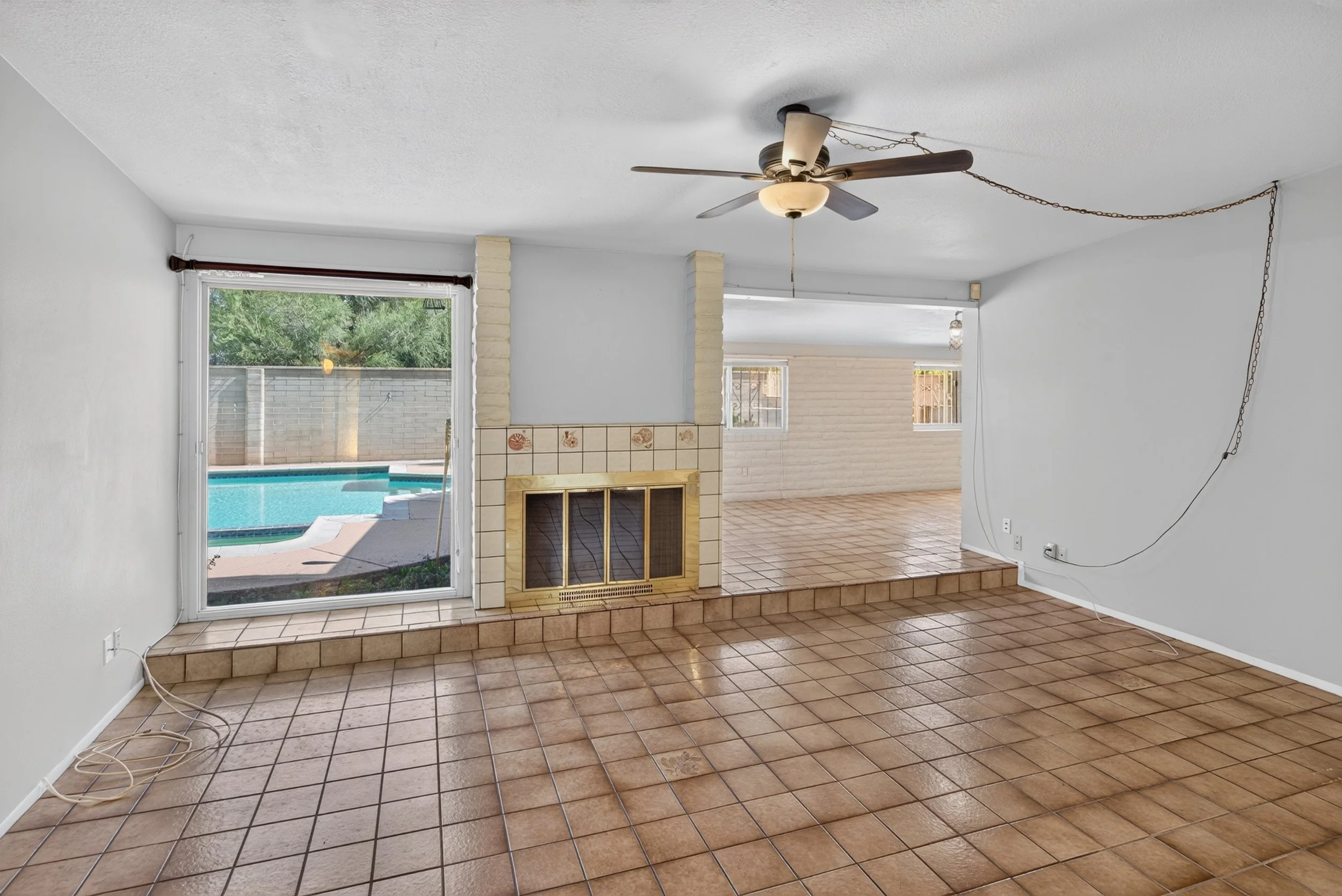 10 Living Room photo a.jpg