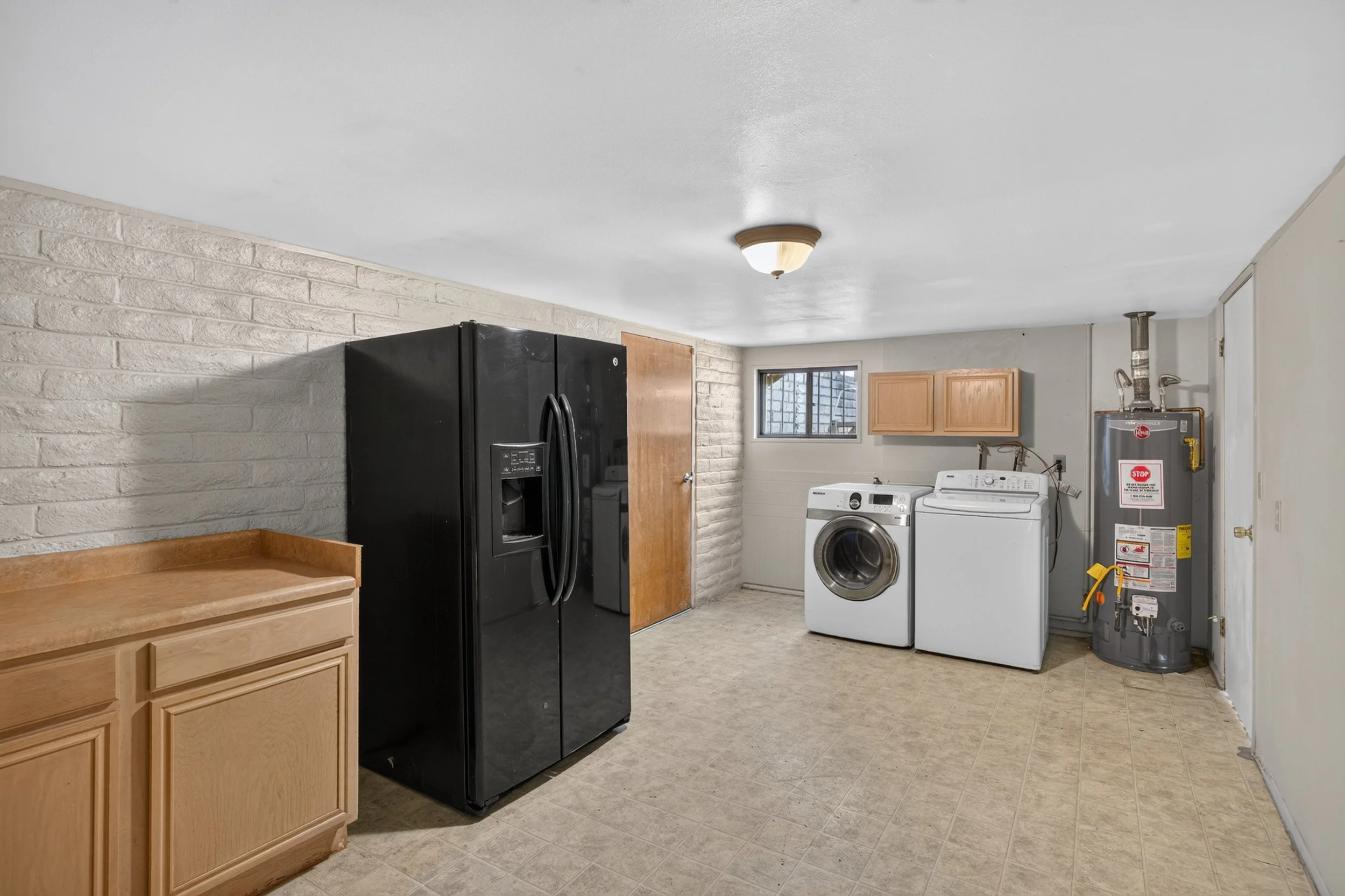 18 Laundry:Utility Room photo a.jpg