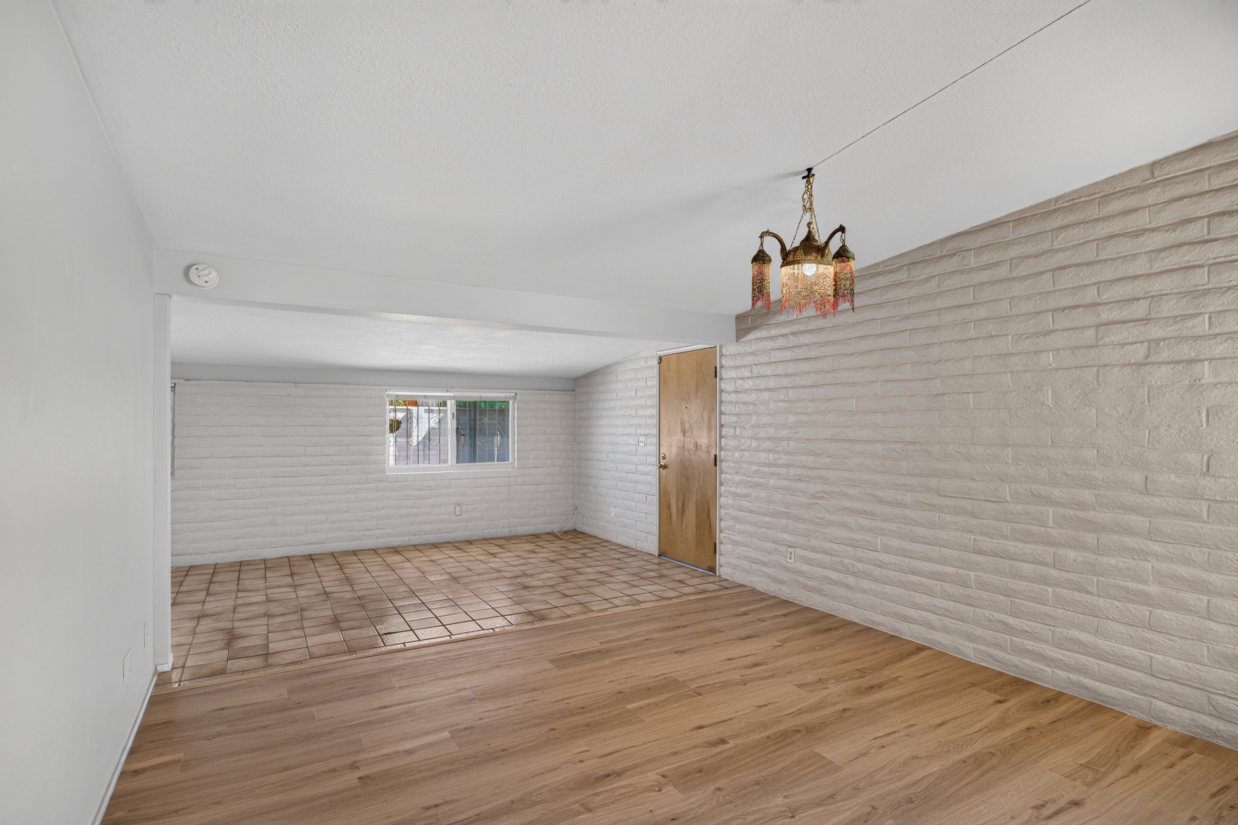 20 Family Room photo a.jpg