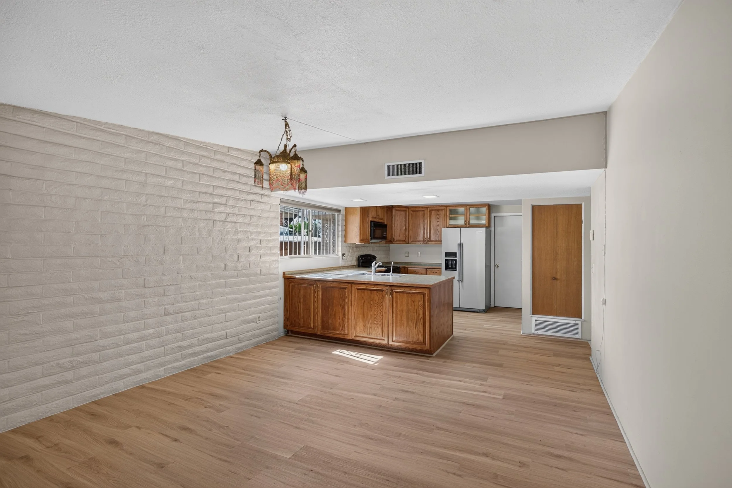 21 Family Room photo b.jpg