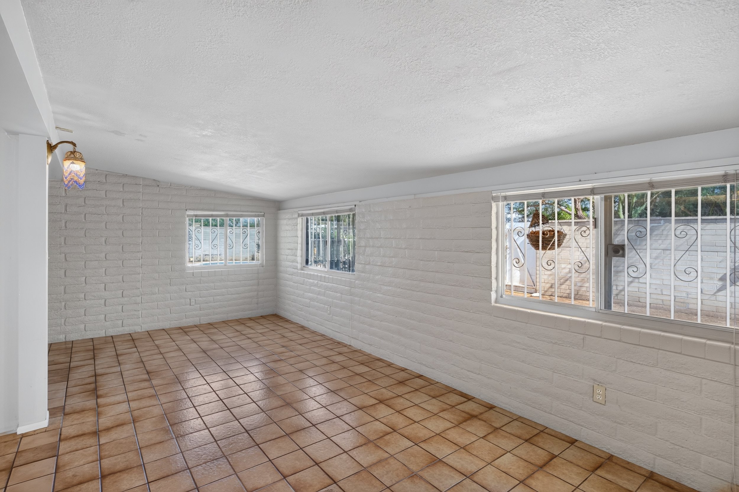22 Arizona Room photo a.jpg