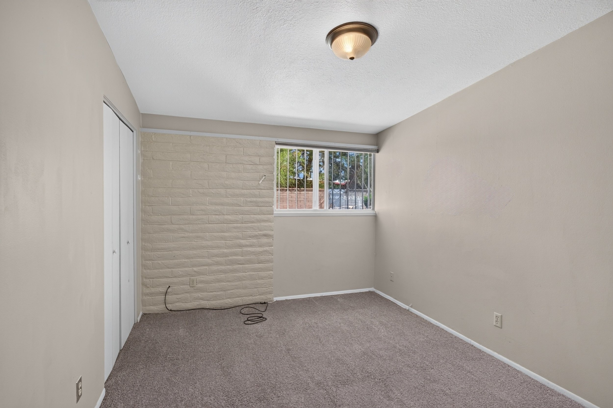 25 Bedroom 1 photo a.jpg
