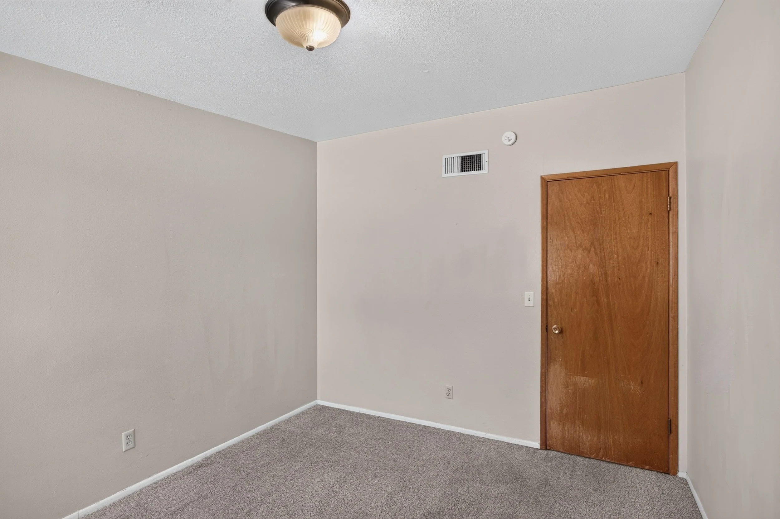 26 Bedroom 1 photo b.jpg