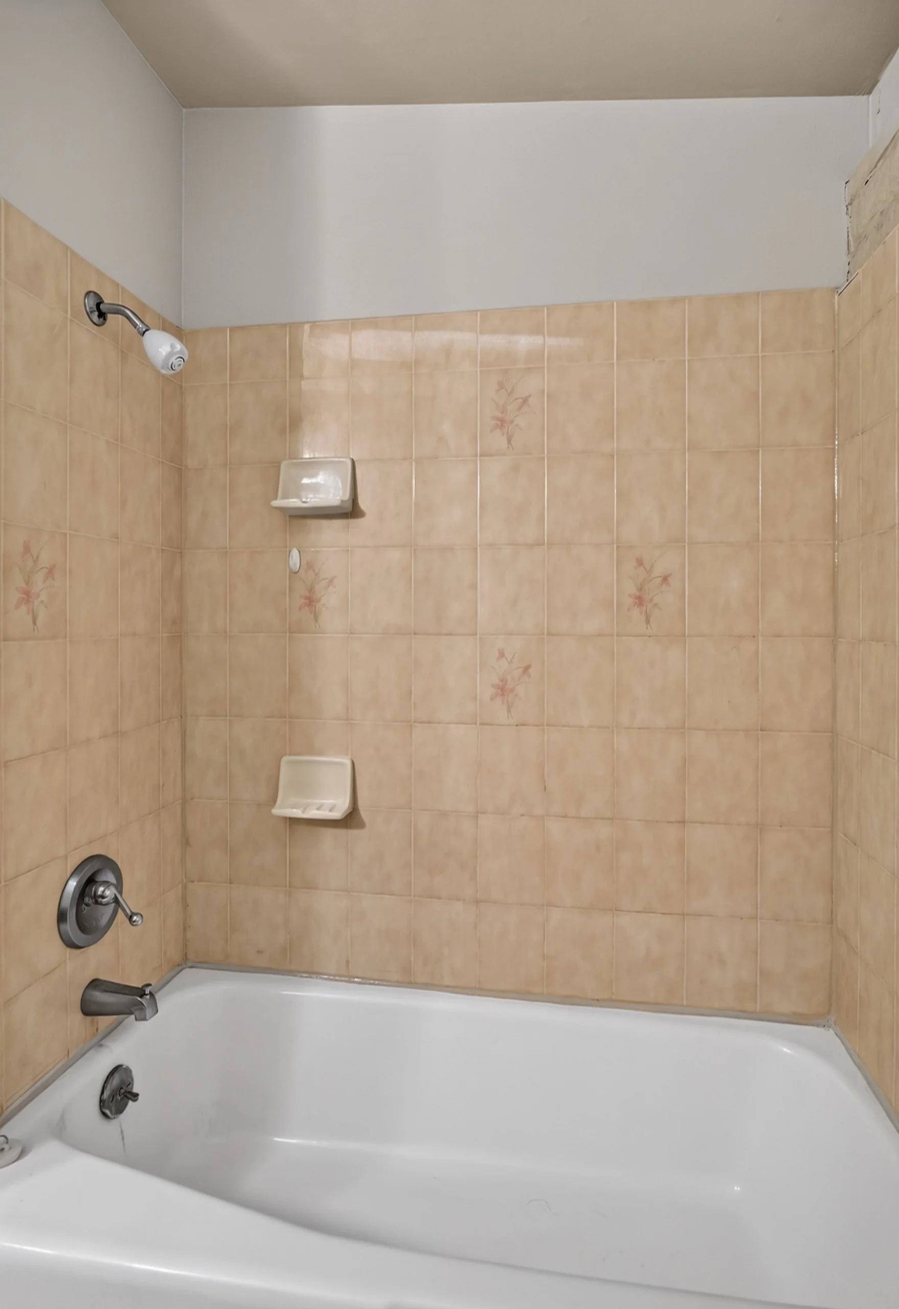 34 Bathroom photo b.jpg