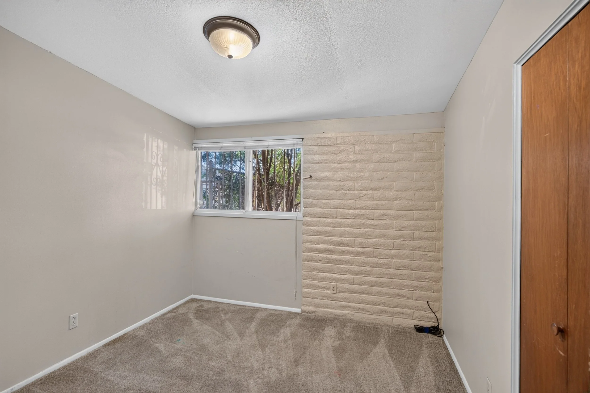 35 Bedroom 3 photo a.jpg
