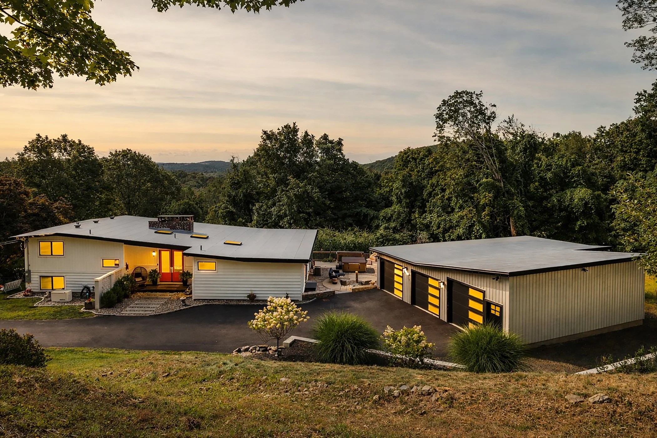 exterior32 twilight_sm.jpg