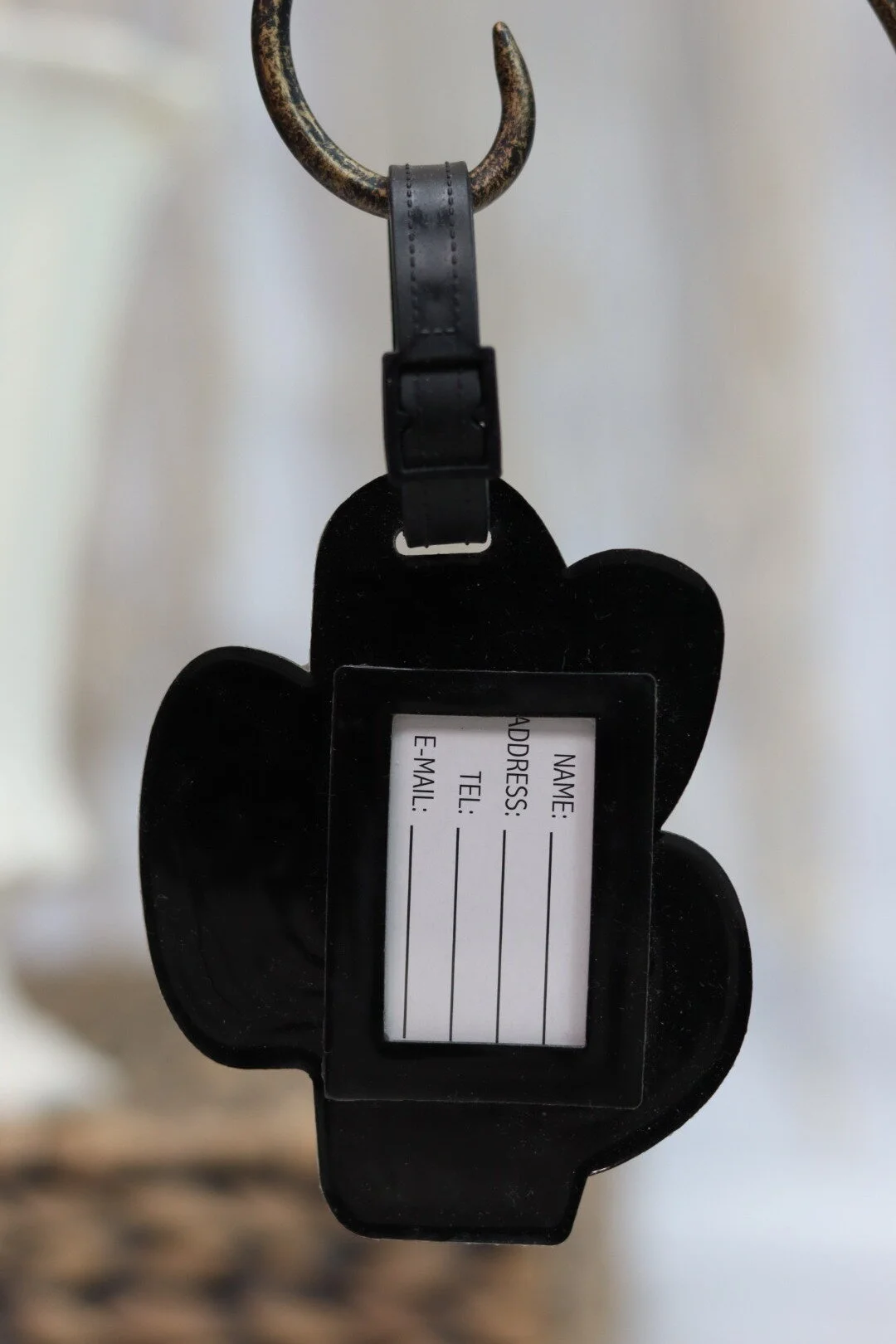 AD7AAB00-BBF3-4626-B977-0FE5C9AB8F4F