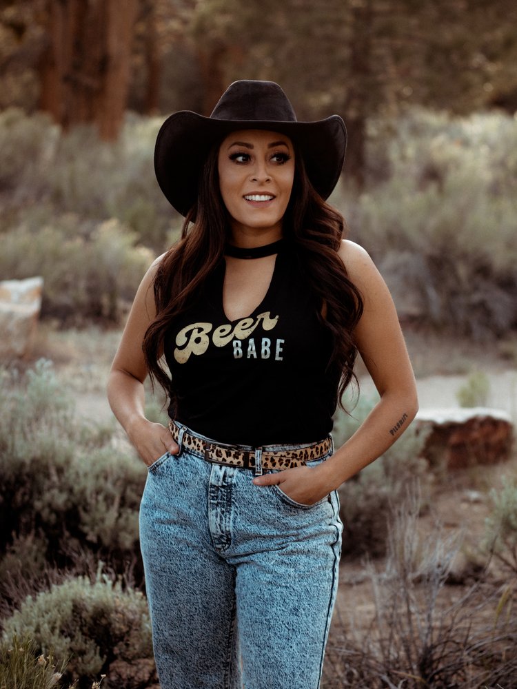 Giving these rhinestone jeans their moment✨🤩 #rodeo #rodeocollection