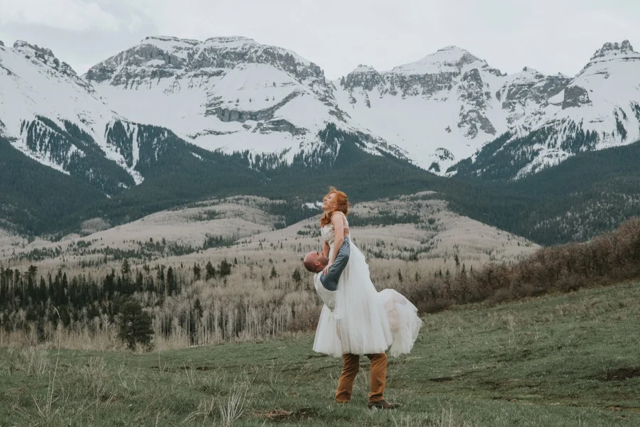 bride and groom in san juan mountains