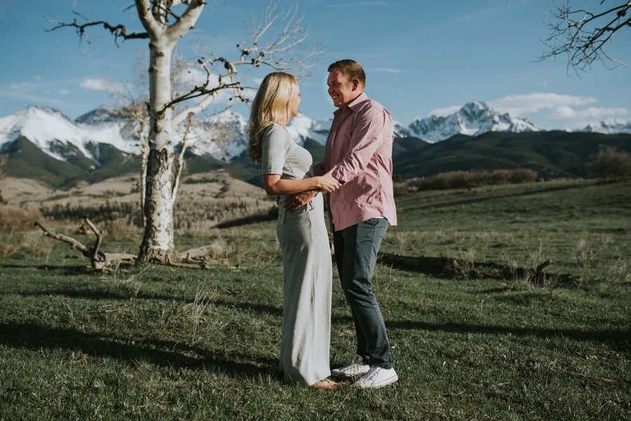 couple in the san juan moutains