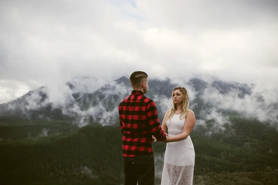 elopement ceremony on rattle snake ledge