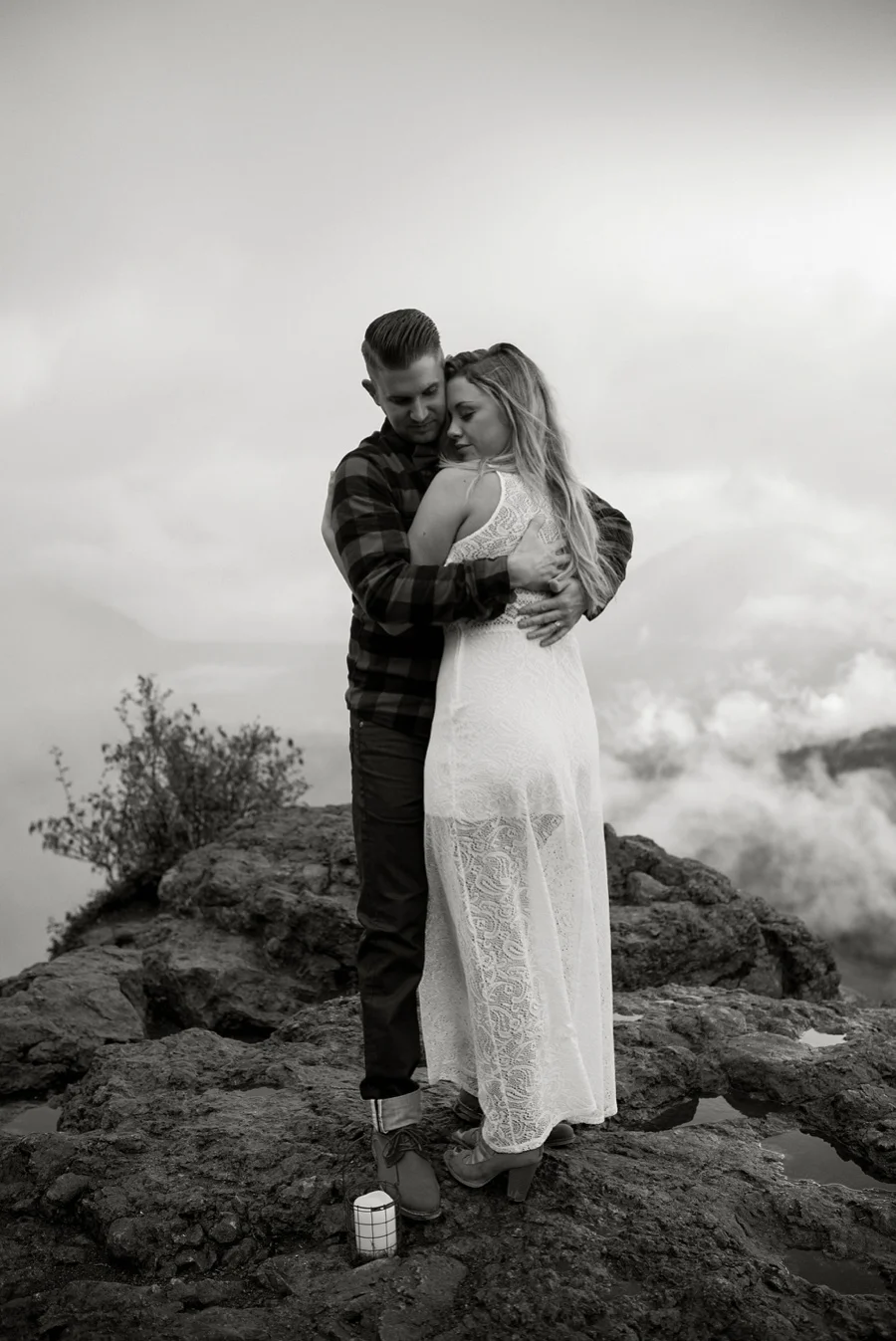 bride and groom at rattle snake ledge
