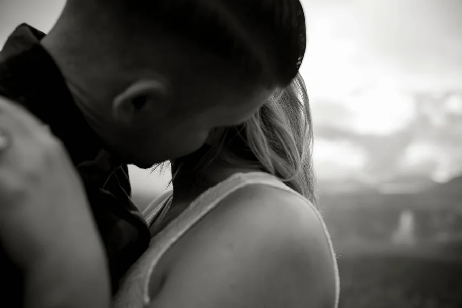 groom kissing bride at rattle snake ledge