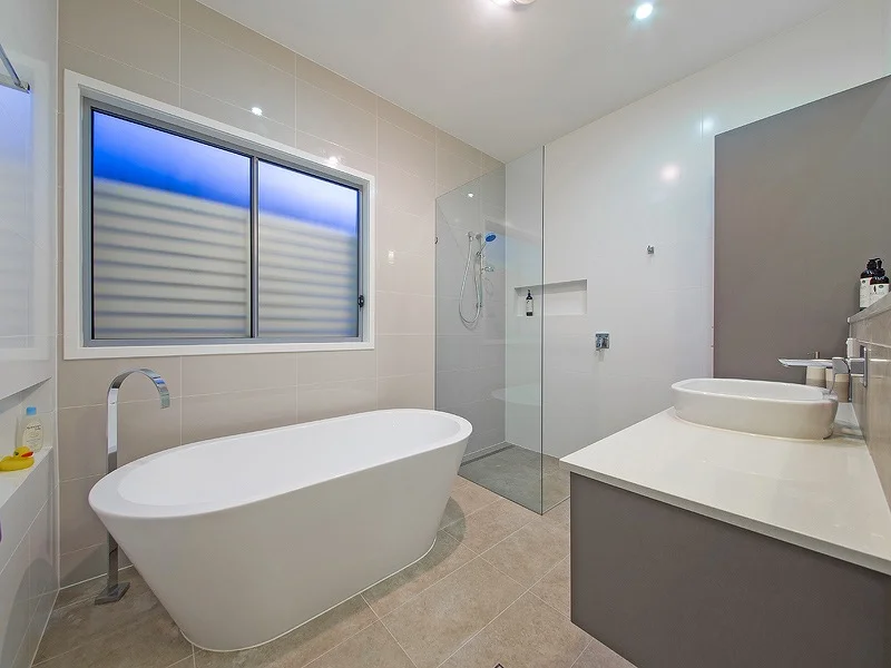 Modern Bathroom.  Bathtub, Open Shower With Wall Niche, Privacy Screen. Wynnum, Brisbane