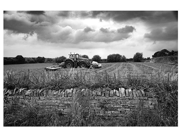 It was a black and white kind of day. Clouds! Even some rain. Silage mowing continues.#fendt #somerset #farmlife #cheddarcheese #madeonourfarm #blackandwhite #landscape #mow