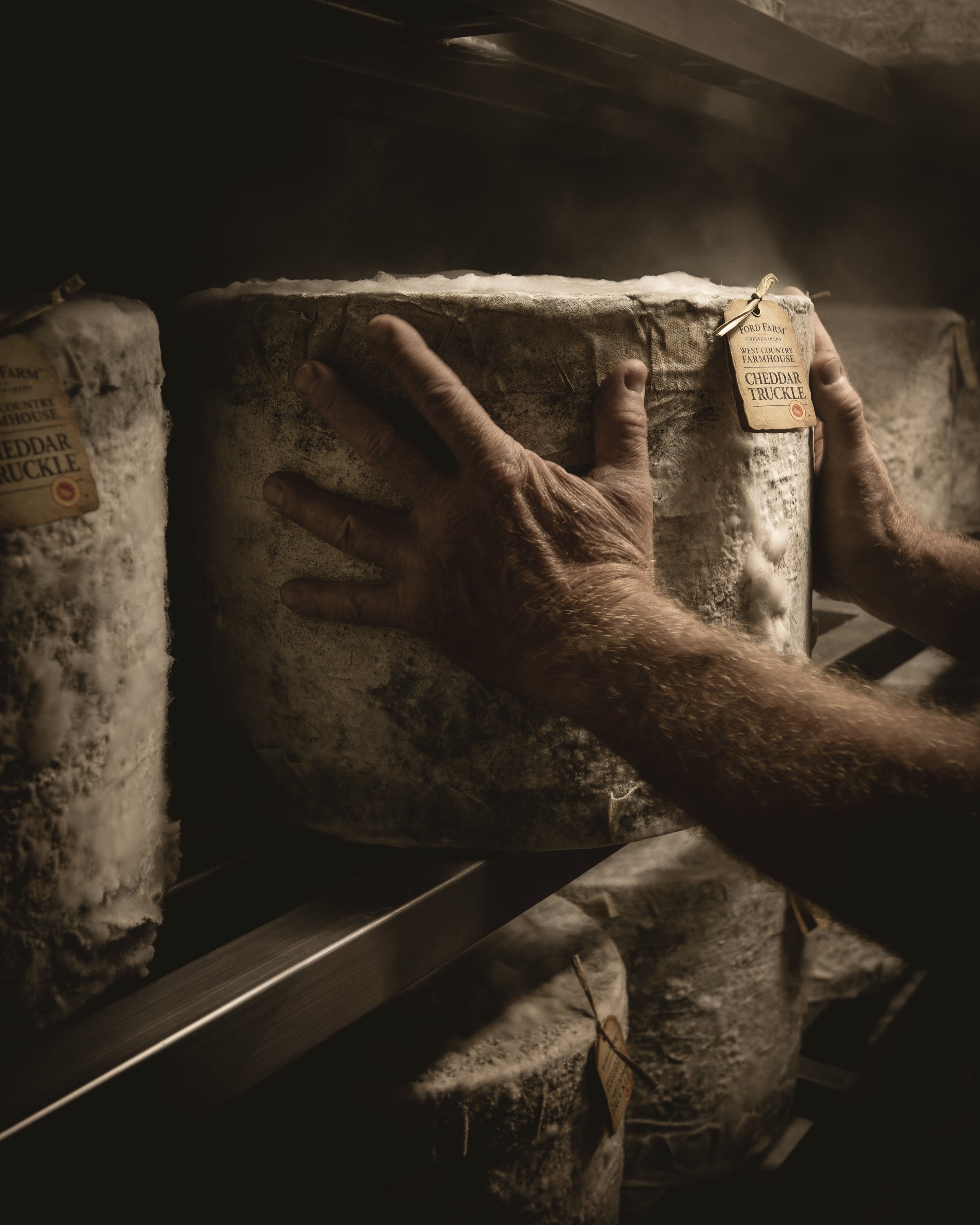 Cave_Aged_Cheddar_002LR.JPG