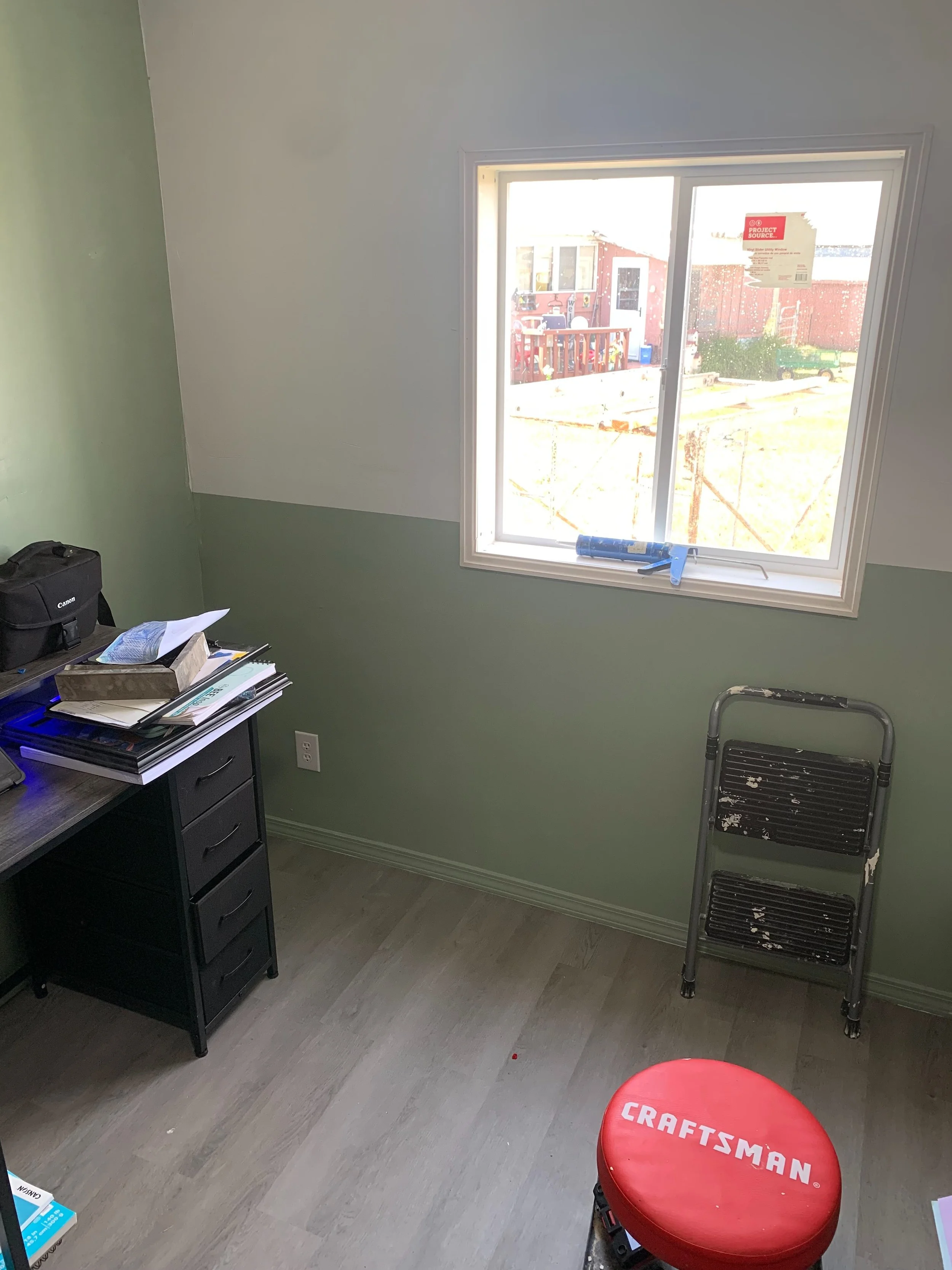 My small corner of the once full studio. Our space is nearly complete! Nearly made my goal of finishing the space before school started last Monday. At this point i have just the small little hallway to lay flooring down, and finish trimming. 

The s