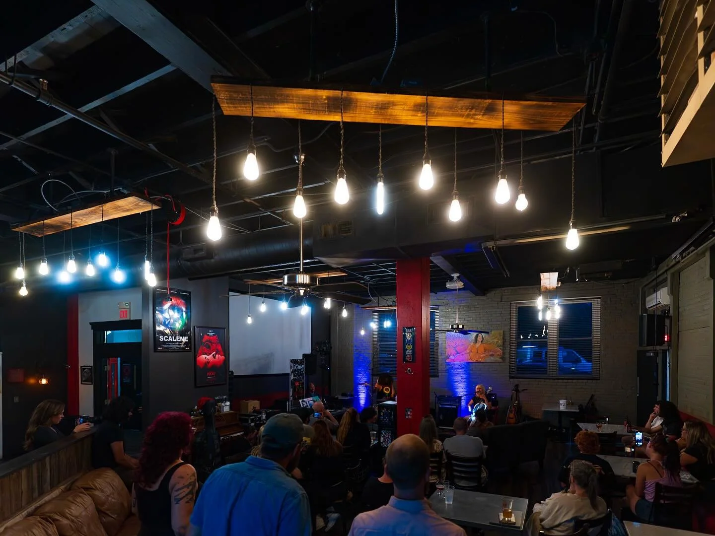 July 2025. @lungtheband performs at Flavor Notes, hosted by @roscoescoffee
.
.
.
.
#indie #indiemusic #music #musicphotography #localmusic #lung #livemusic #music #richmondindiana