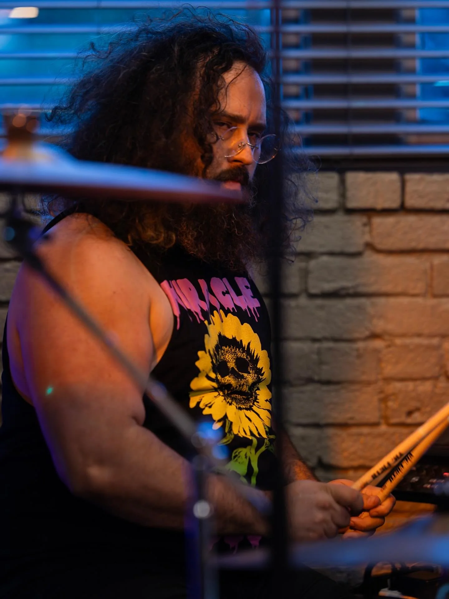 July 2025. @lungtheband performs at Flavor Notes, hosted by @roscoescoffee
.
.
.
.
#indie #indiemusic #music #musicphotography #localmusic #lung #livemusic #music #richmondindiana