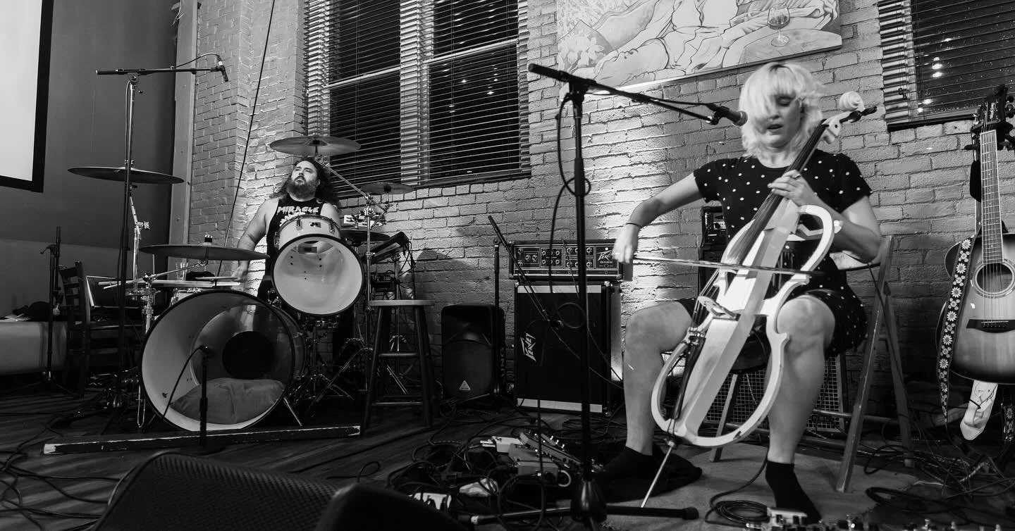 July 18, 2025. @lungtheband performing at Flavor Notes, hosted by @roscoescoffee
.
.
.
#live #livemusic #music #indie #indiemusic #musicphotography #coffeeshop #indieband #richmondindiana #sonya7riv