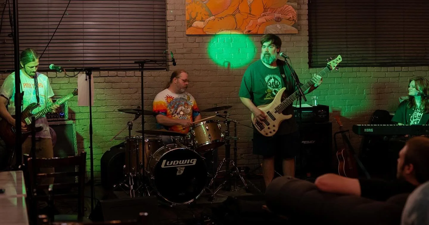 August 2025. @quimbybandmusic performing at Flavor Notes’ hosted by @roscoescoffee and @achillestenderloin.
#livemusic #music #localmusic #musicphotography