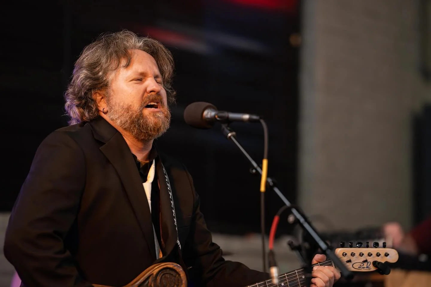 August 2025. A sequence of @achillestenderloin performing during the Richmond stop of Tom Waits Weekend, hosted by @roscoescoffee
.
.
.
#localmusic #musicphotography #tomwaits #music #livemusic
