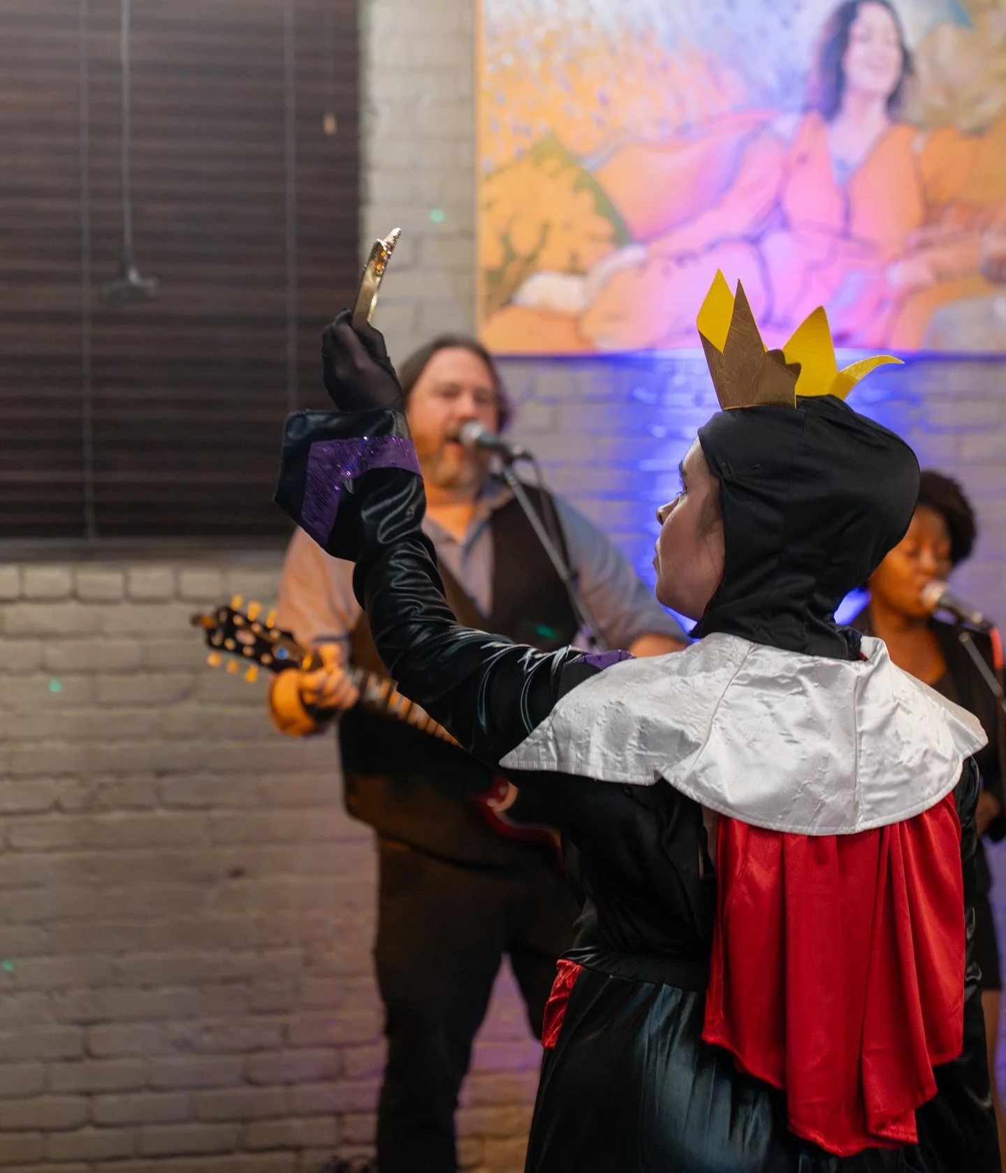August 2025. @whiskeyshambles and @brandymanhattan2.0 perform at the Richmond stop of Tom Waits Weekend hosted by @roscoescoffee .
.
.
#dancer #entertainer #localmusic #musicphotography #livemuisc #tomwaits