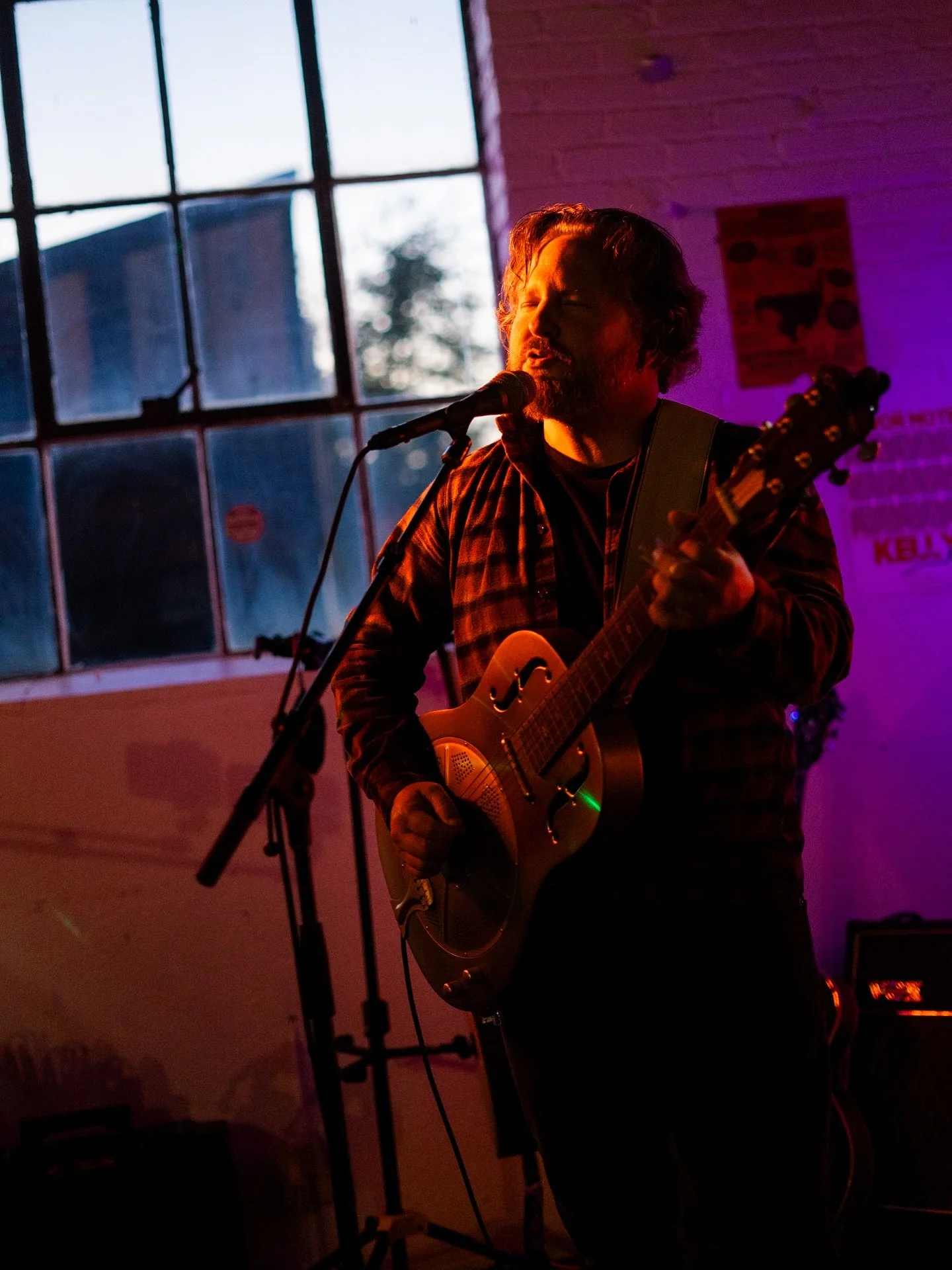 @achillestenderloin performing during the October 2025 installment of Flavor Notes, a monthly showcase of regional talent hosted at @roscoescoffee
#localmusic #livemusic #music #musicphotography #blues #indie #bluesmusic #indiemusic #richmondindiana