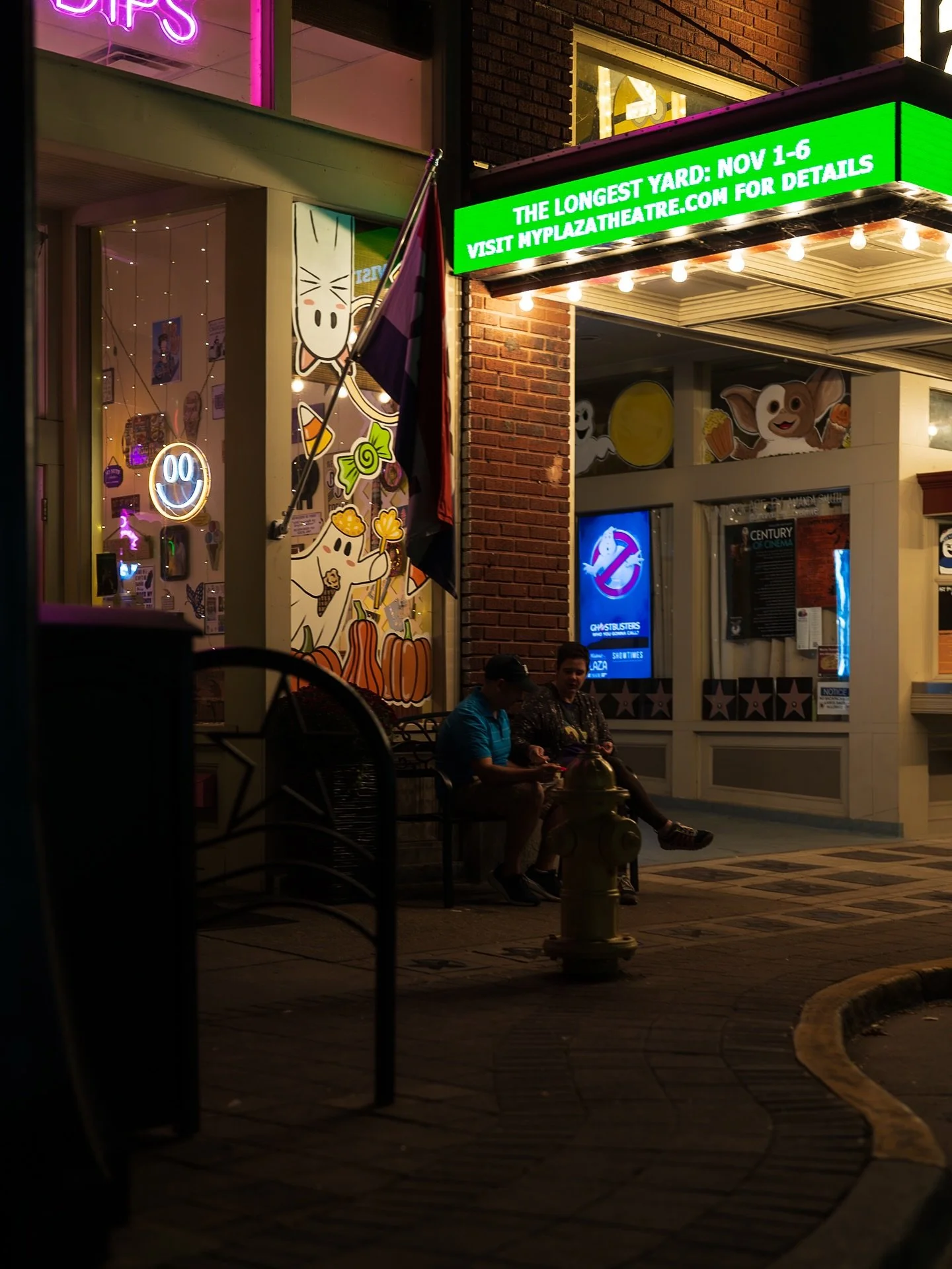 Street photography from Miamisburg, Ohio. October 2025.
#street #streetphoto #streetphotography #nightphotography #urban #city #ohio #miamisburg #americana #life #candid #sonya7riv #sony50gm #sony50mm #sony50mmf14gm #50mm #50mm14