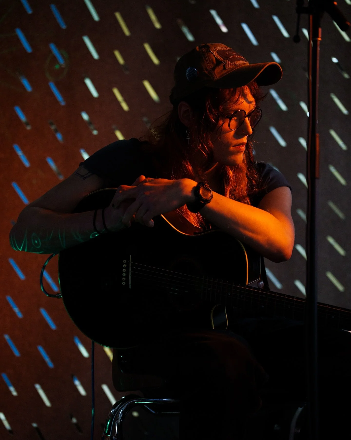 @goth_kart during a songwriters round hosted by @achillestenderloin at @earlhamcollege1847 sponsored by the Earlham Music Department. 

#music #musicphotography #localmusic #livemusic #candid #portrait #richmondindiana #indiemusic #livemusic #singers