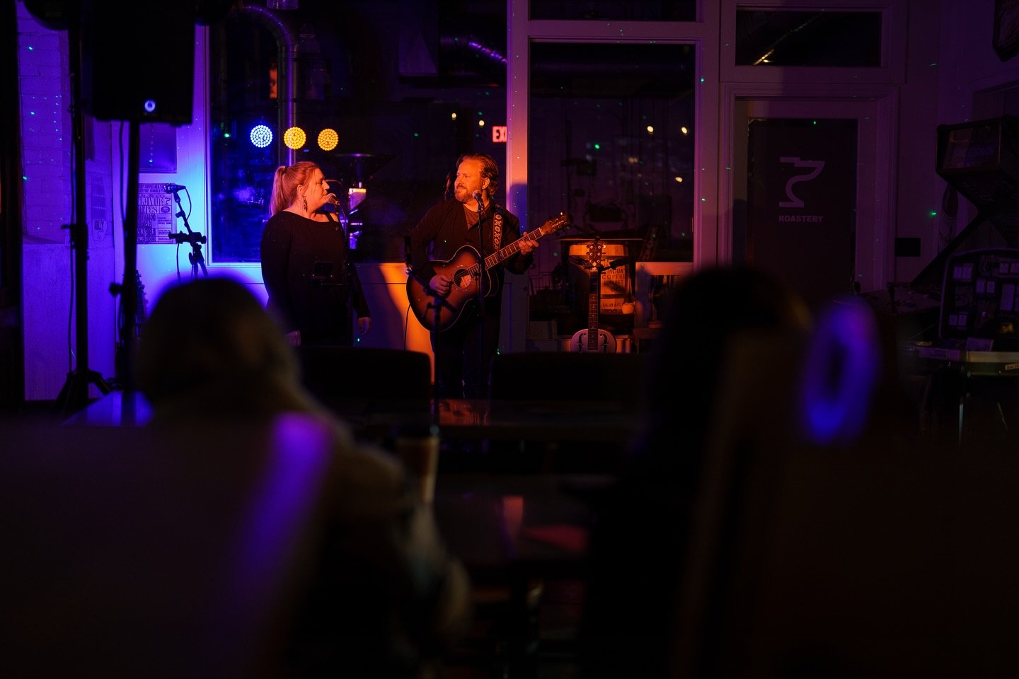 November 2025. 

@mommabeanie and @achillestenderloin open the first Flavor Notes showcase of November with a duet performance. 

Flavor Notes is a showcase of original work by regional talent hosted once or twice a month by @roscoescoffee. 

#livemu