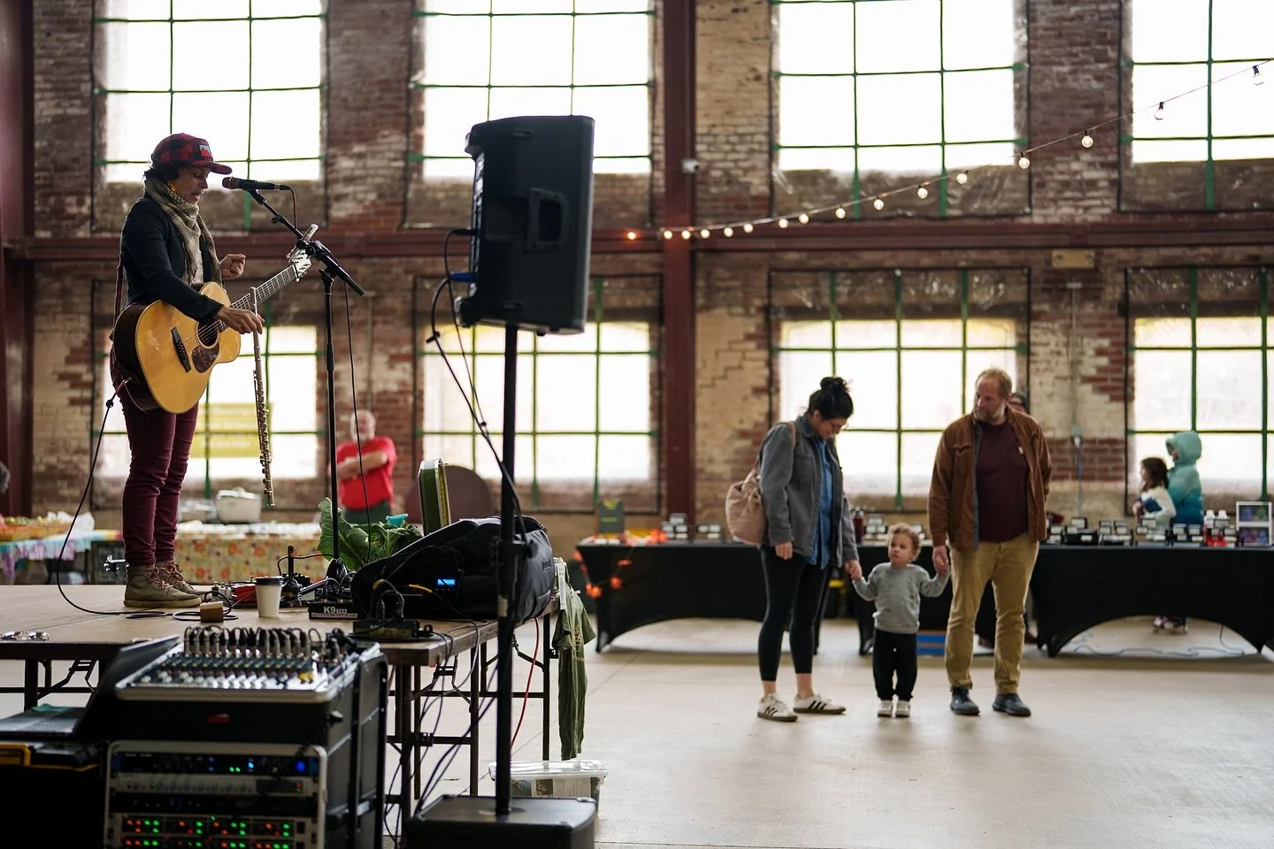 November 2025.
 
@annapsmusic provides live music for the first @richmondinfarmersmarket winter market of the season. 

#farmersmarket #candid #streetphotography #livemusic #music #folkmusic #local #wintermarket #community #richmondindiana