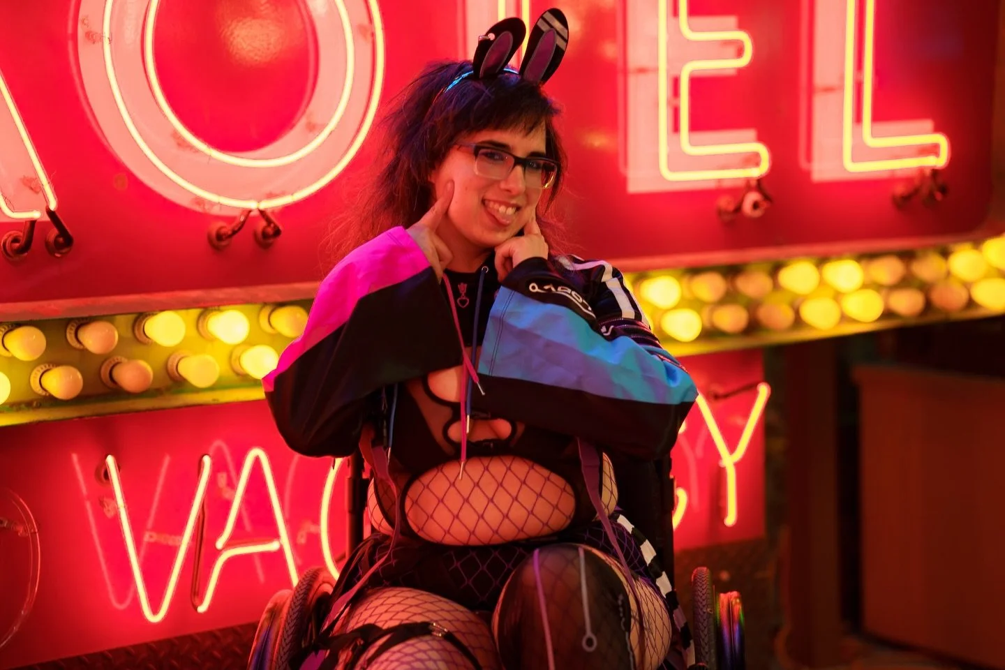 A couple weeks ago, I had an opportunity to join a group of models and photographers for a TFP shoot at the American Sign Museum in Cincinnati. 

These were done with @nuclearkity, an Ohio based model. 

Photos 5,10, and 13 shot with a Mamyia RB67 on