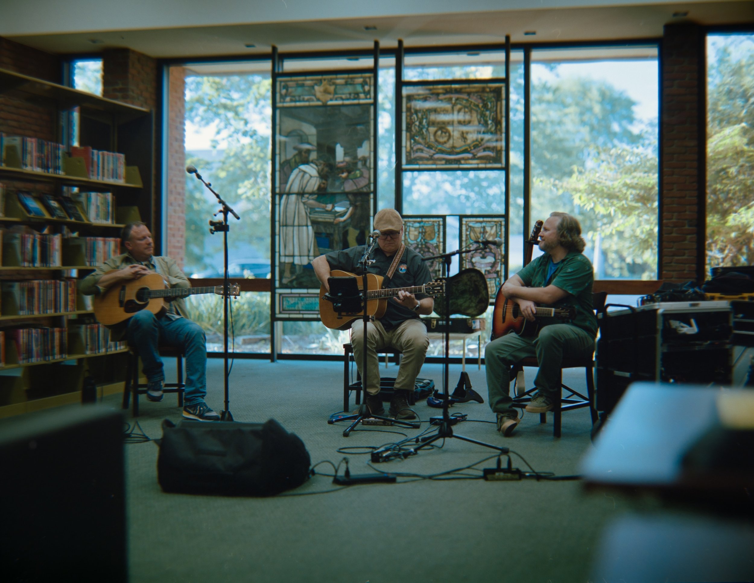 About two weeks ago, @mrlrichmond and @achillestenderloin hosted Lyricists&rsquo; Corner for May, showcasing @chadallenwonsik and @richreuter. 

While Lyricists Corner will take a short &ldquo;summer break&rdquo; over the next couple months, August w