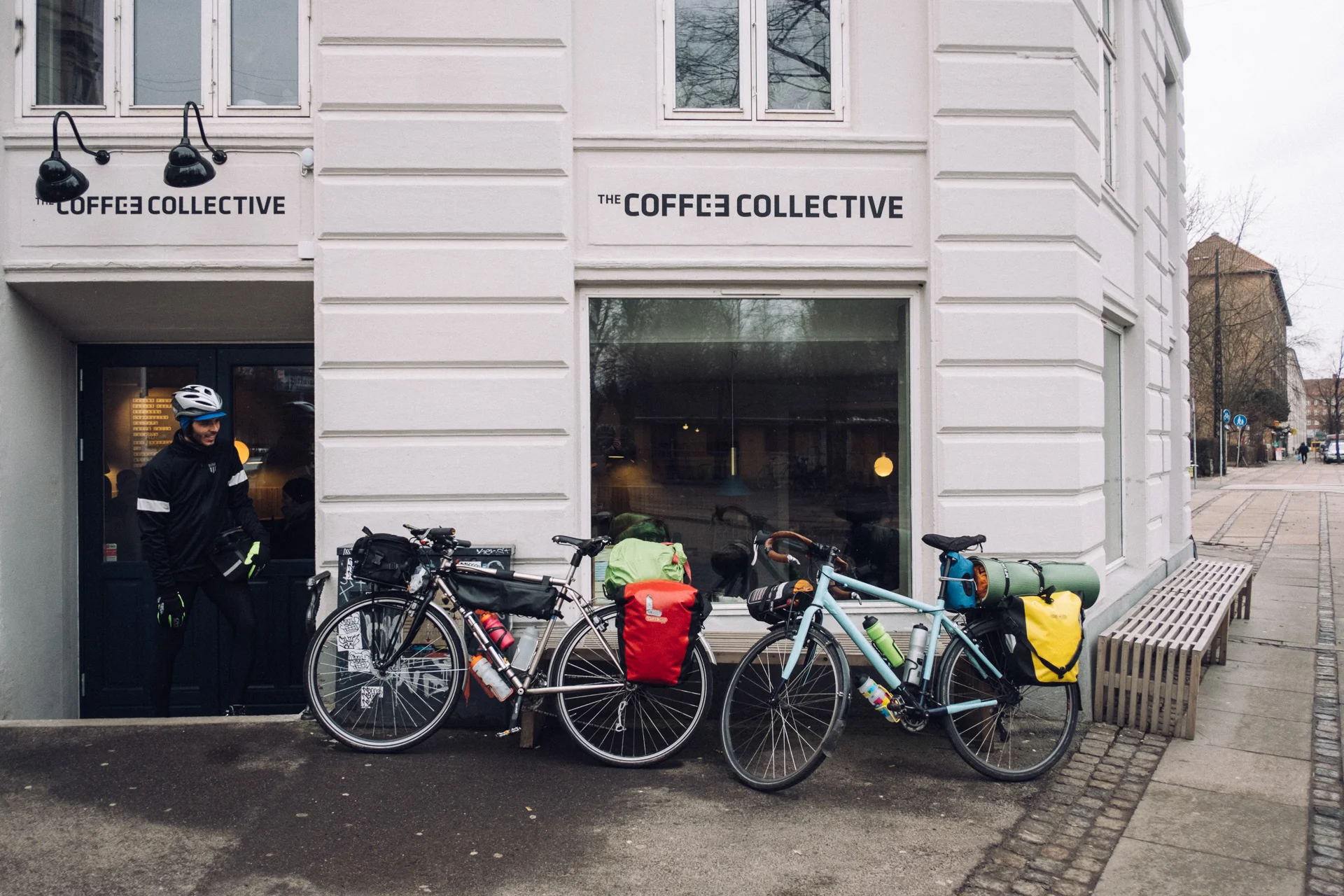 In Copenhagen, the only thing we do is to get coffee. A shame, but we've been here many times before and "the road is not going to be cycled on its own". To make it back to Oslo on time we have to bike at least 140km every single day.