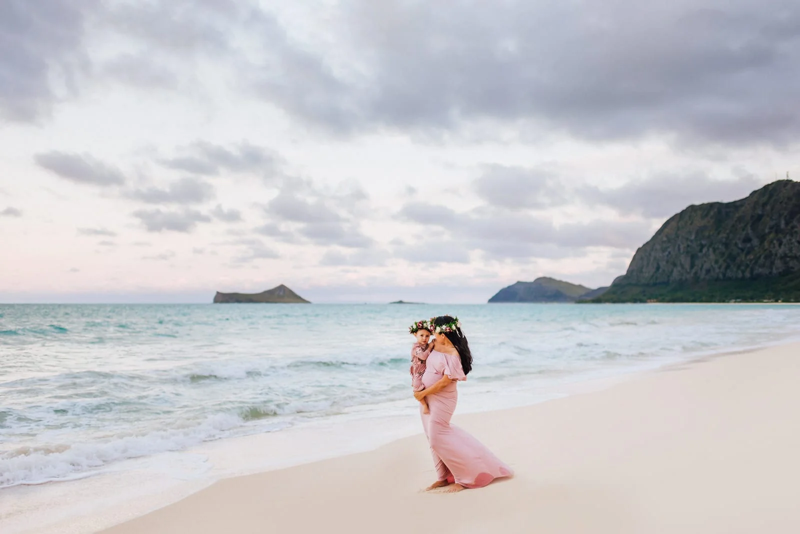 Oahu-Maternity-Photographer-Love-Haku-Flower-Crown-Water-20.jpg