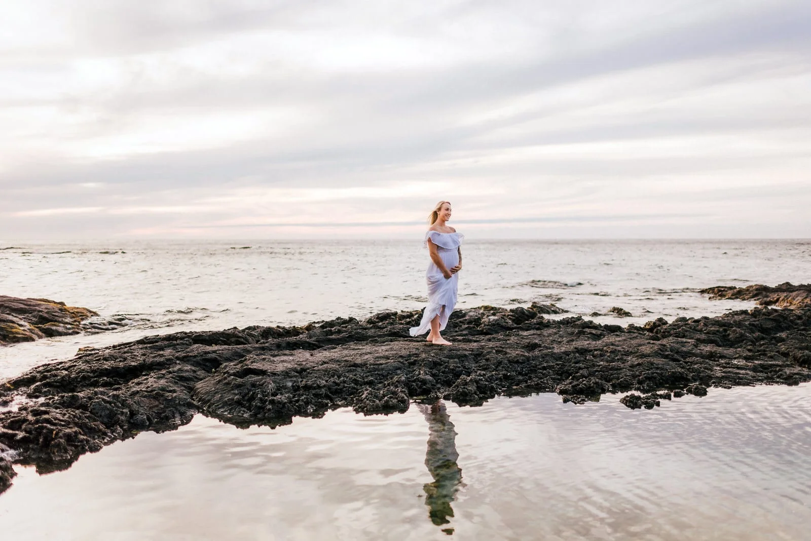 kona-photographer-babymoon-hawaii-lava-rocks-17.jpg