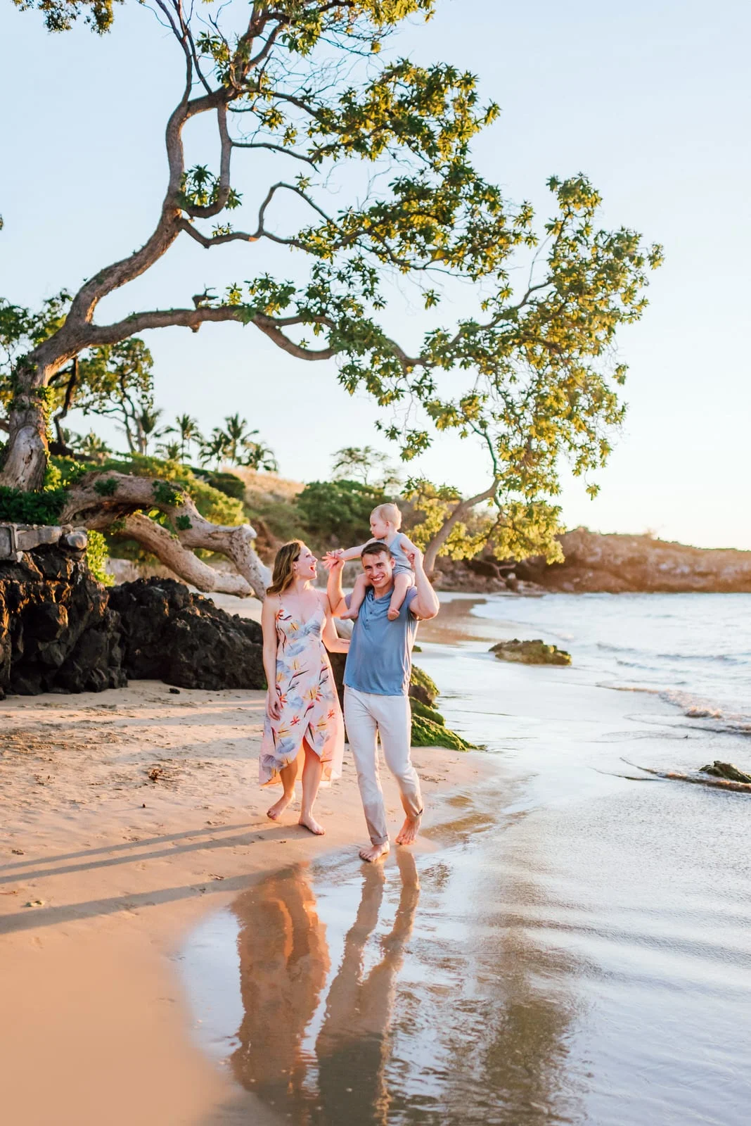 Family-Photographer-Mauna-Kea-Hotel-Large-Family-Colorful-Sunset-11.jpg