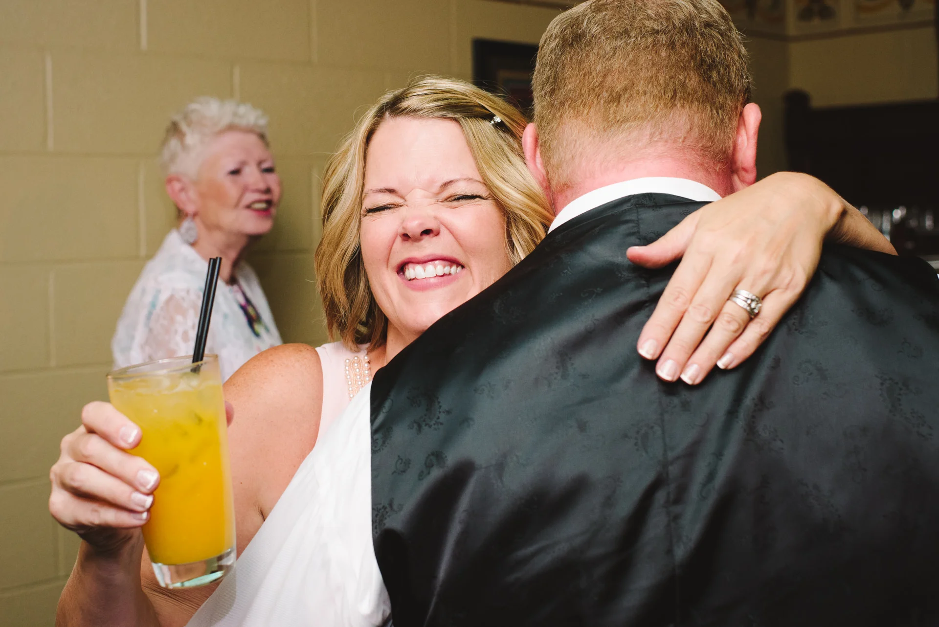 20160827_AmberZbitnoffPhotography_McMenaminsOregonWedding_JI_070_0877_1920blog.jpg