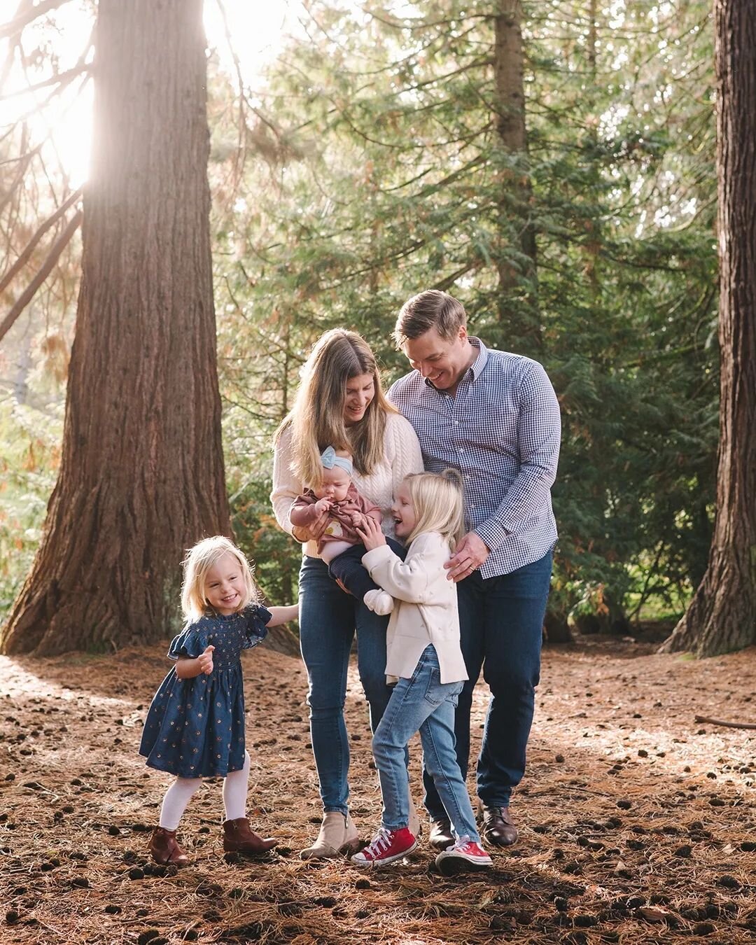 Get your annual family photos at the Arboretum with me! 🌲 
-
#MiniPortraitSession #FallFamilyPhotos&nbsp; #FamilyFirst #FamilyPhotos #SeattleFamilyPhotographer #SeattlePortraitSession #SeattleFall #HomePhotoSession #FamilyPortrait #SeattleFamilies #