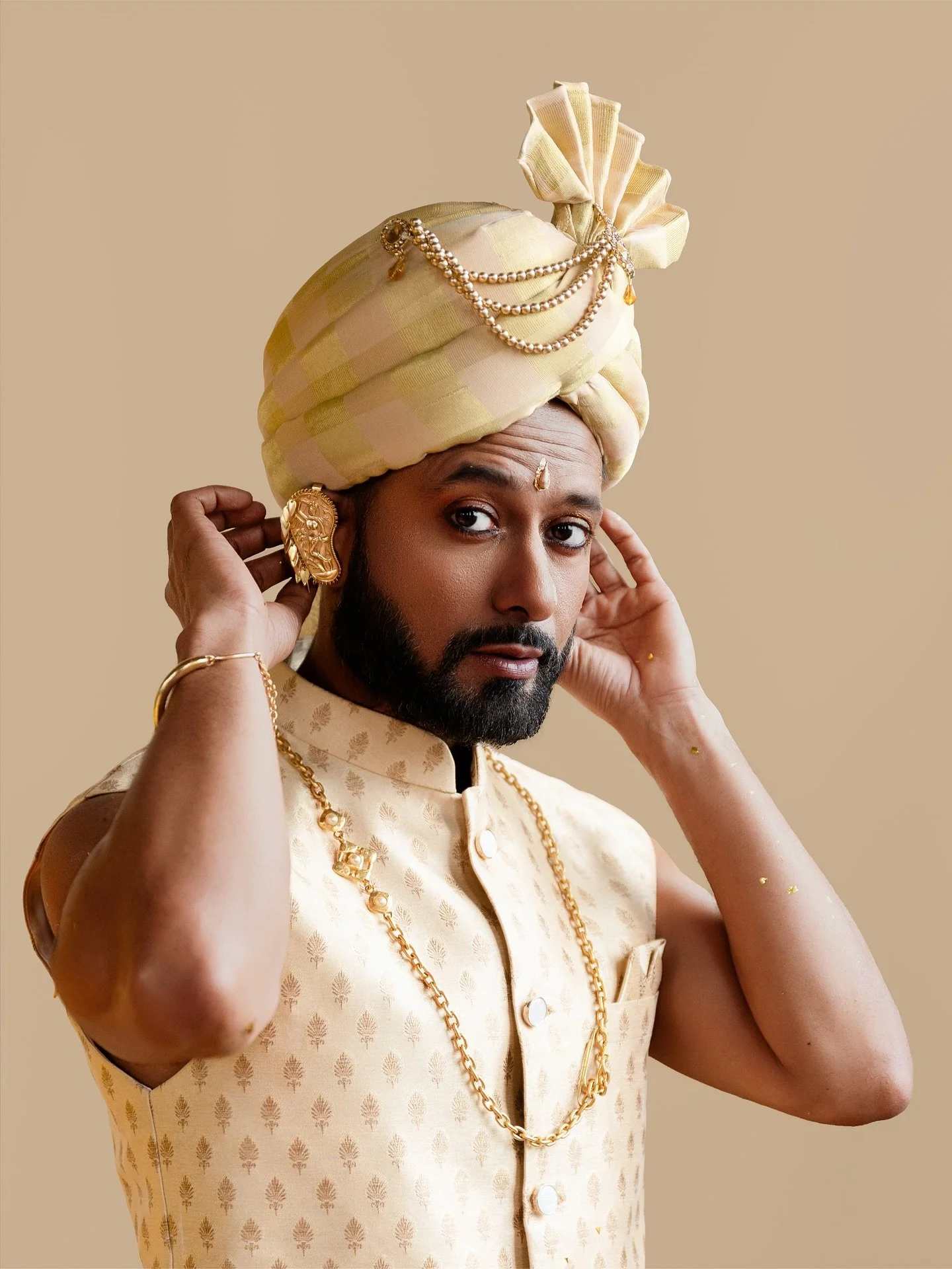 Diwali Greetings 🪔 to all those celebrating ✨ (And to this shoot that made me feel like a 👑) 
-
This Diwali, may we remember — gold isn’t just worn, it’s awakened. It’s the light we pour into ourselves, the love we choose to