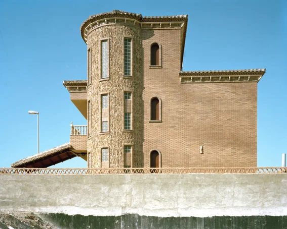Castle VIII (c-type print, 101 x 81 cm)