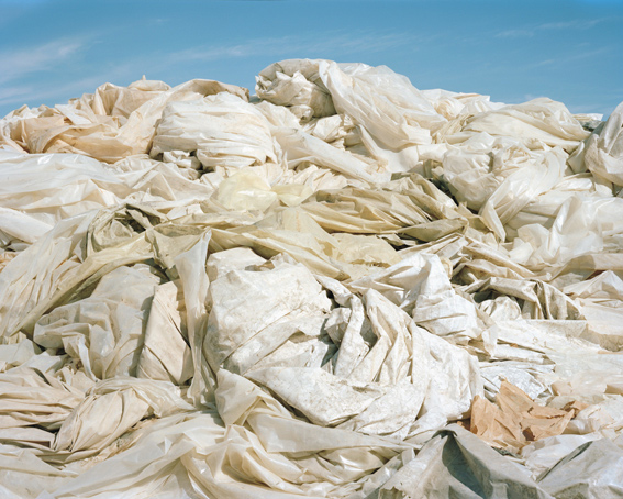 Plastic mountain I, plastic recycling plant (c-type print, 101 x 81 cm)