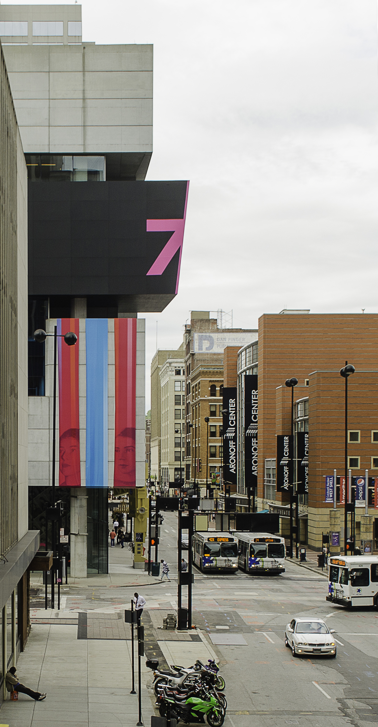Rosenthal Center for Contemporary Art, Cincinnati, OH. Zaha Hadid, 2003
